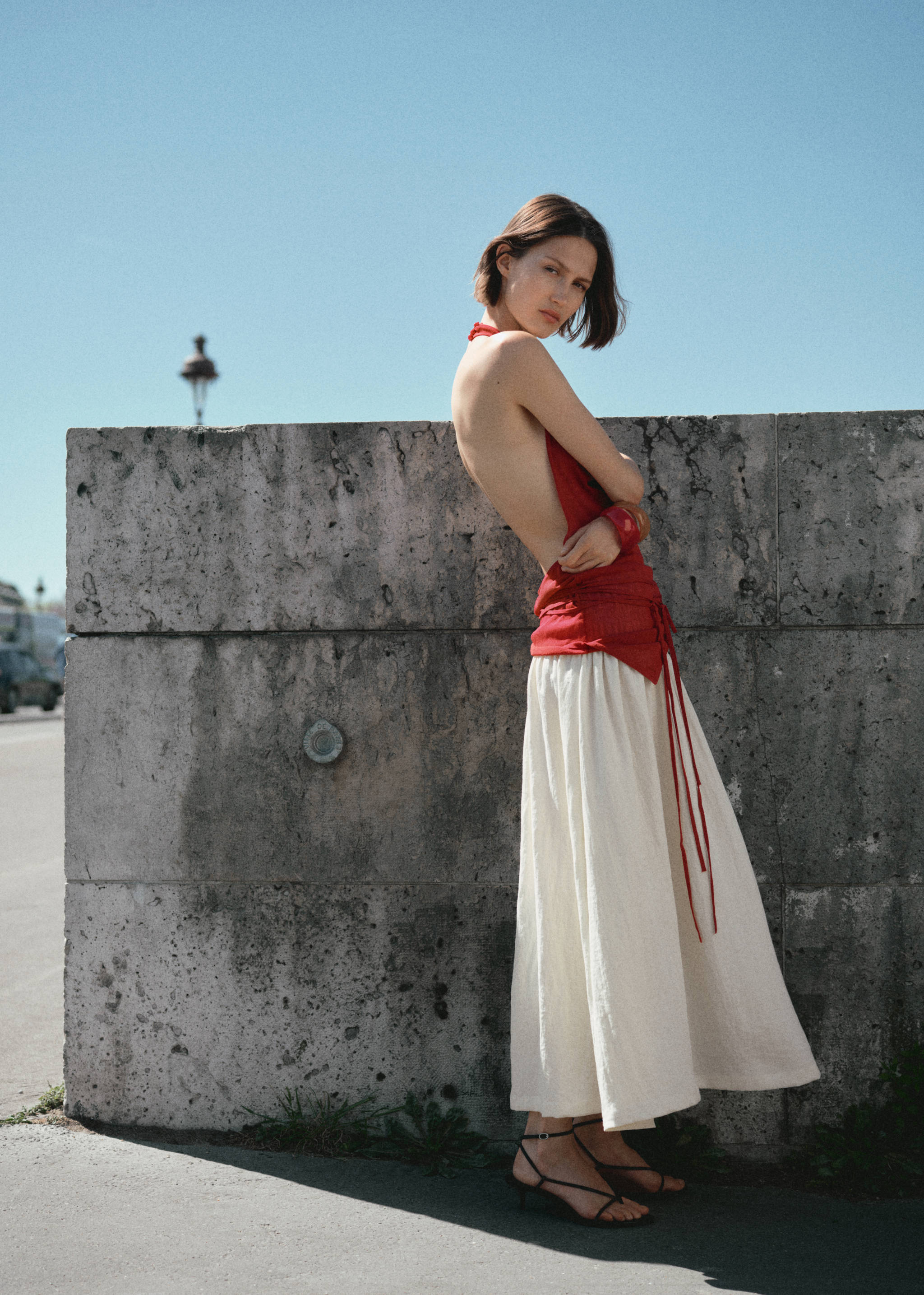 Sandal med tunna remmar och klack - Allmän bild