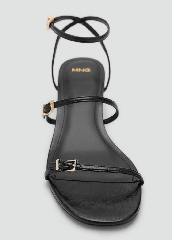 Kitten-heel sandals with buckle — Black