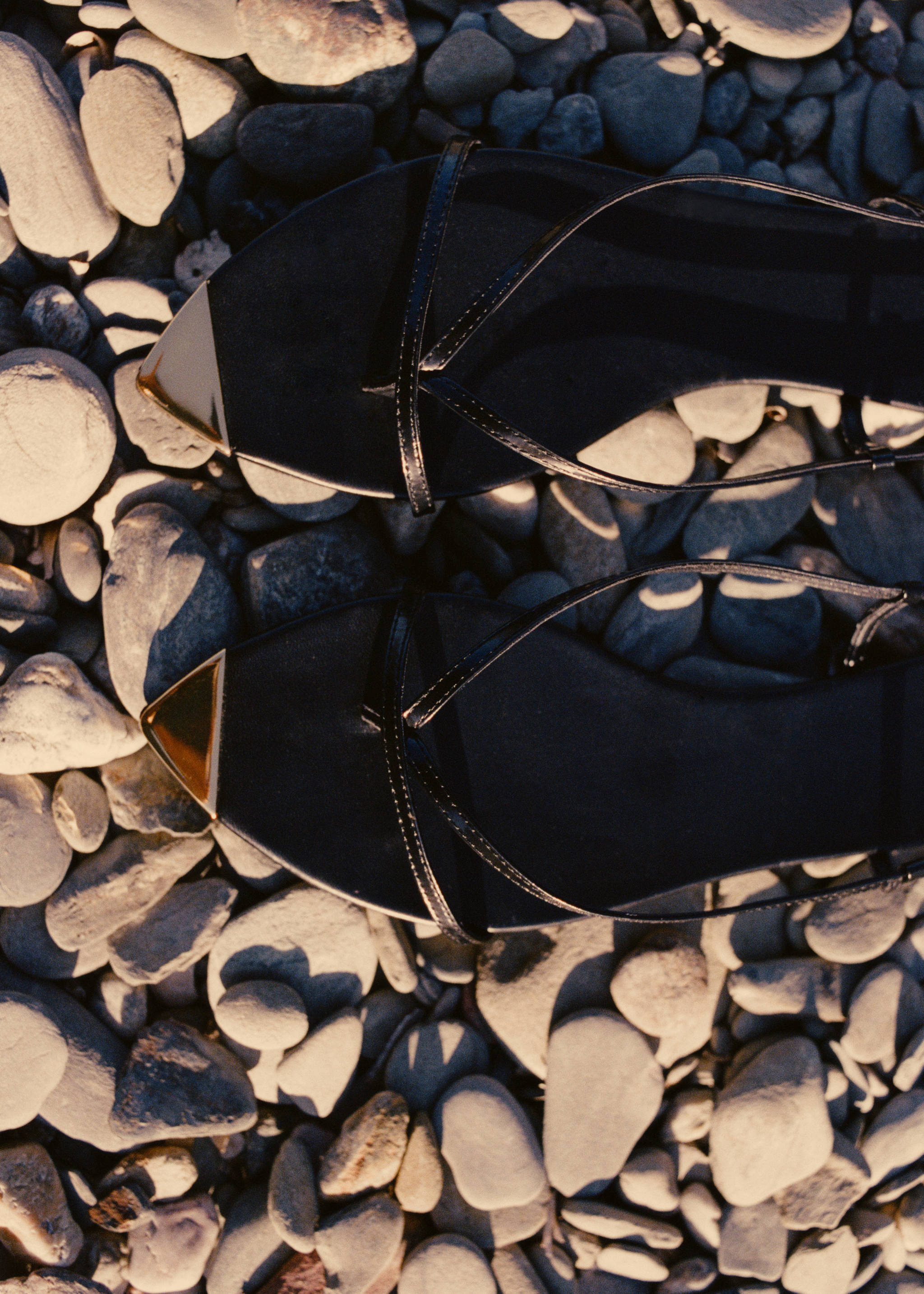 Leren bandjessandalen met contrasterende neus - Detail van het artikel 9