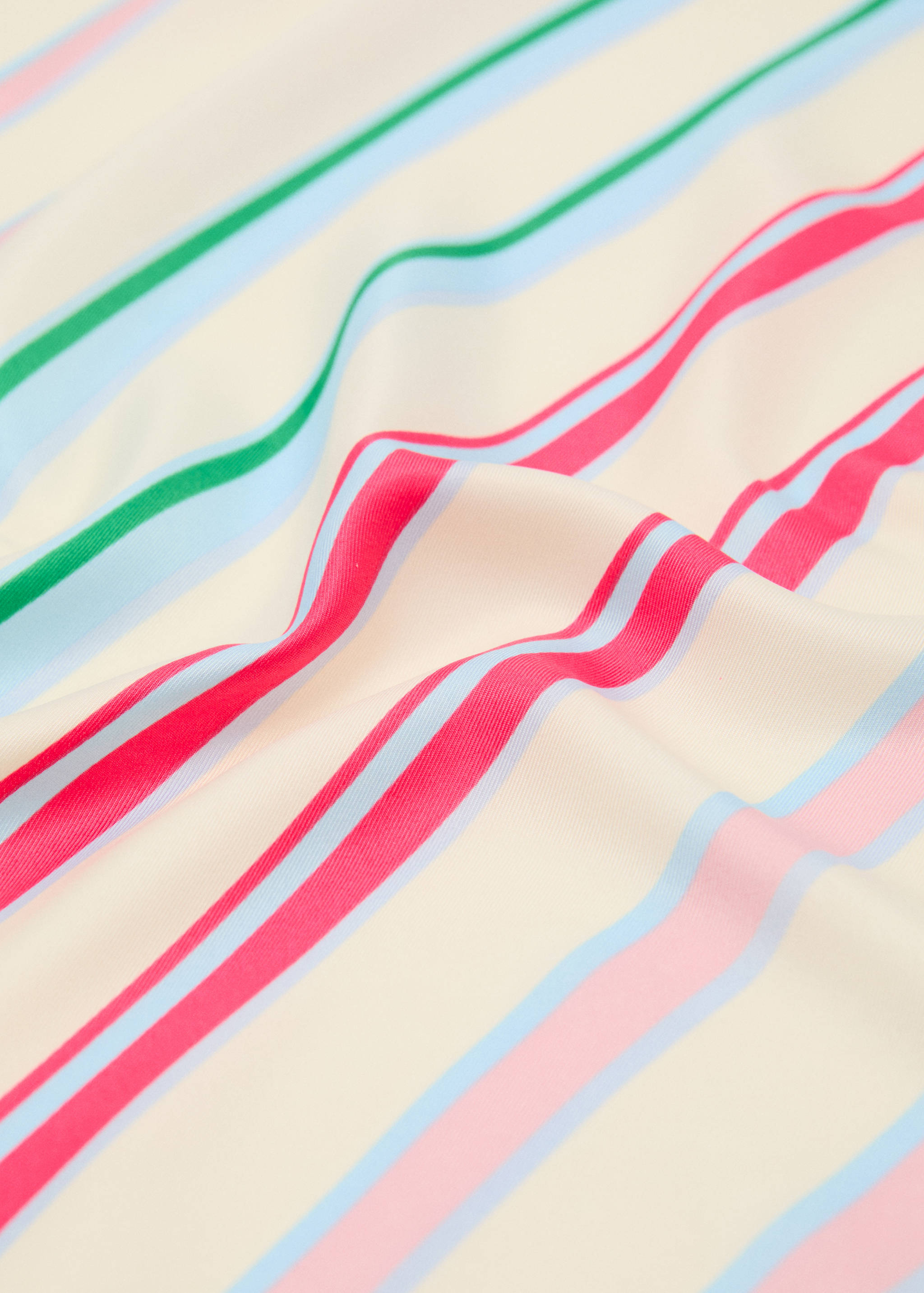 Foulard imprimé à rayures combinées - Plan moyen