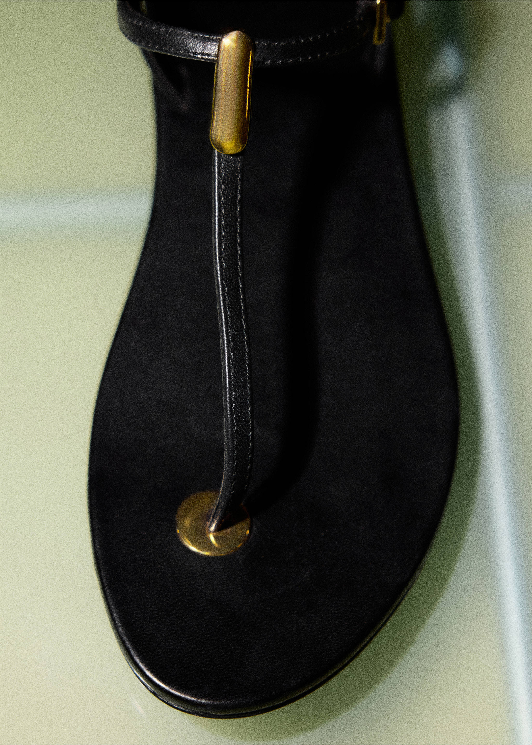 Leather sandals with metallic detail - General plane, Black. Ref: 17021155-00.