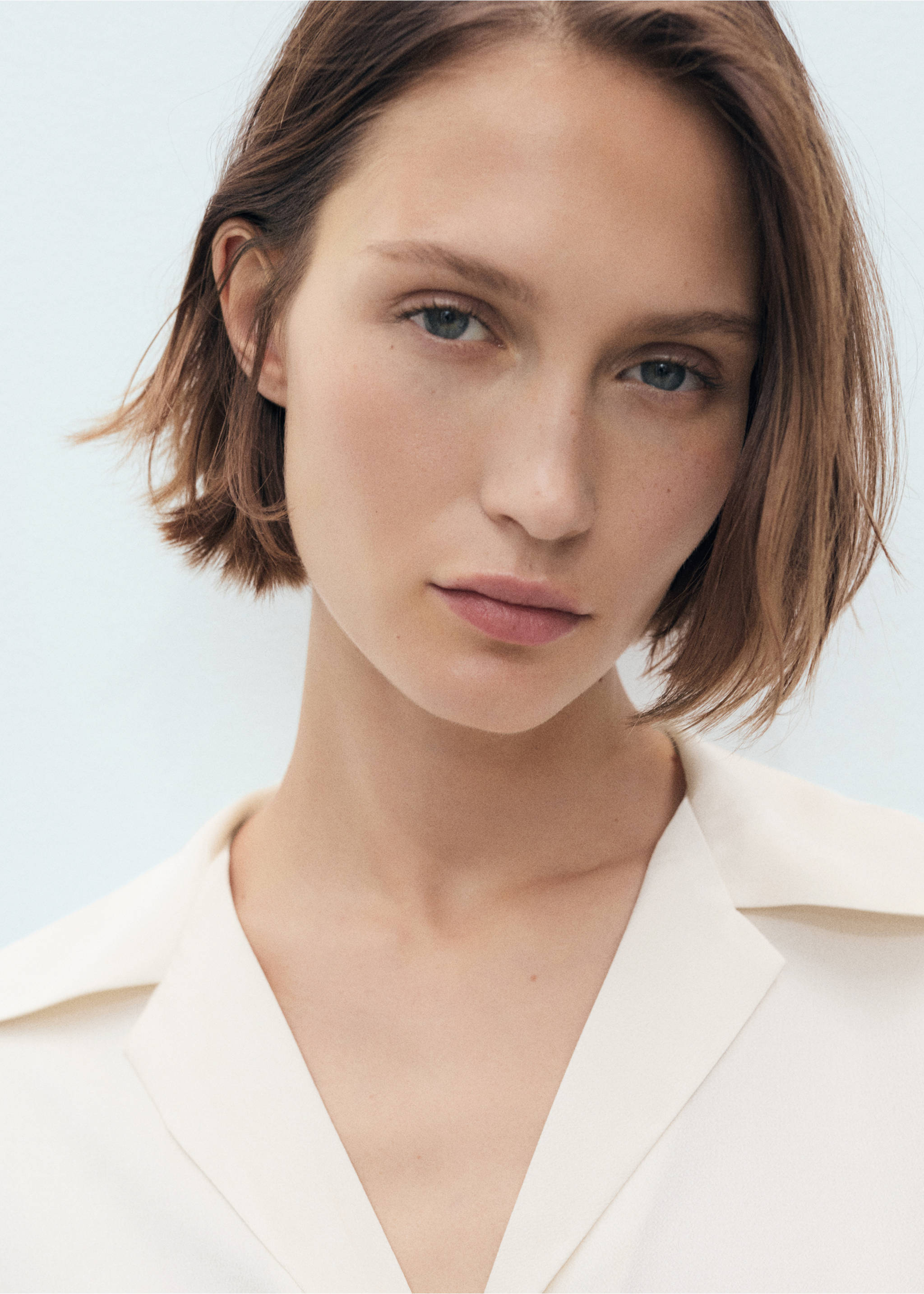 Chemise satinée manches courtes - Détail de l'article 1, Blanc cassé. Ref: 17021156-00.