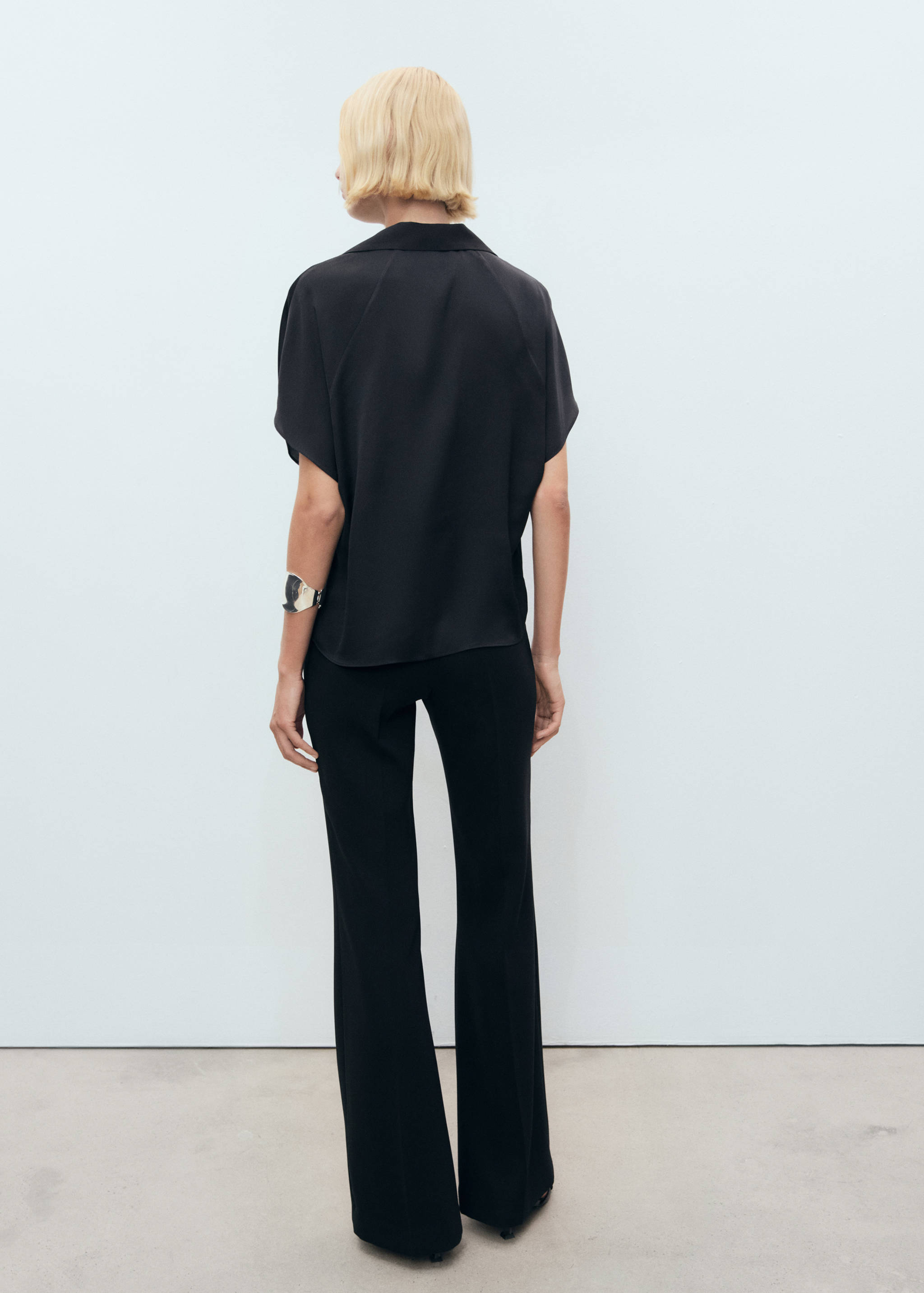 Chemise satinée manches courtes - Verso de l’article