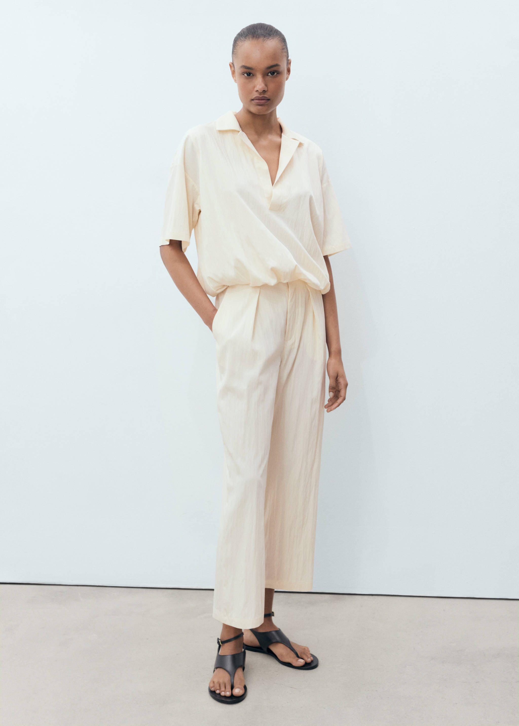 Cămașă cropped bufantă - Plan general