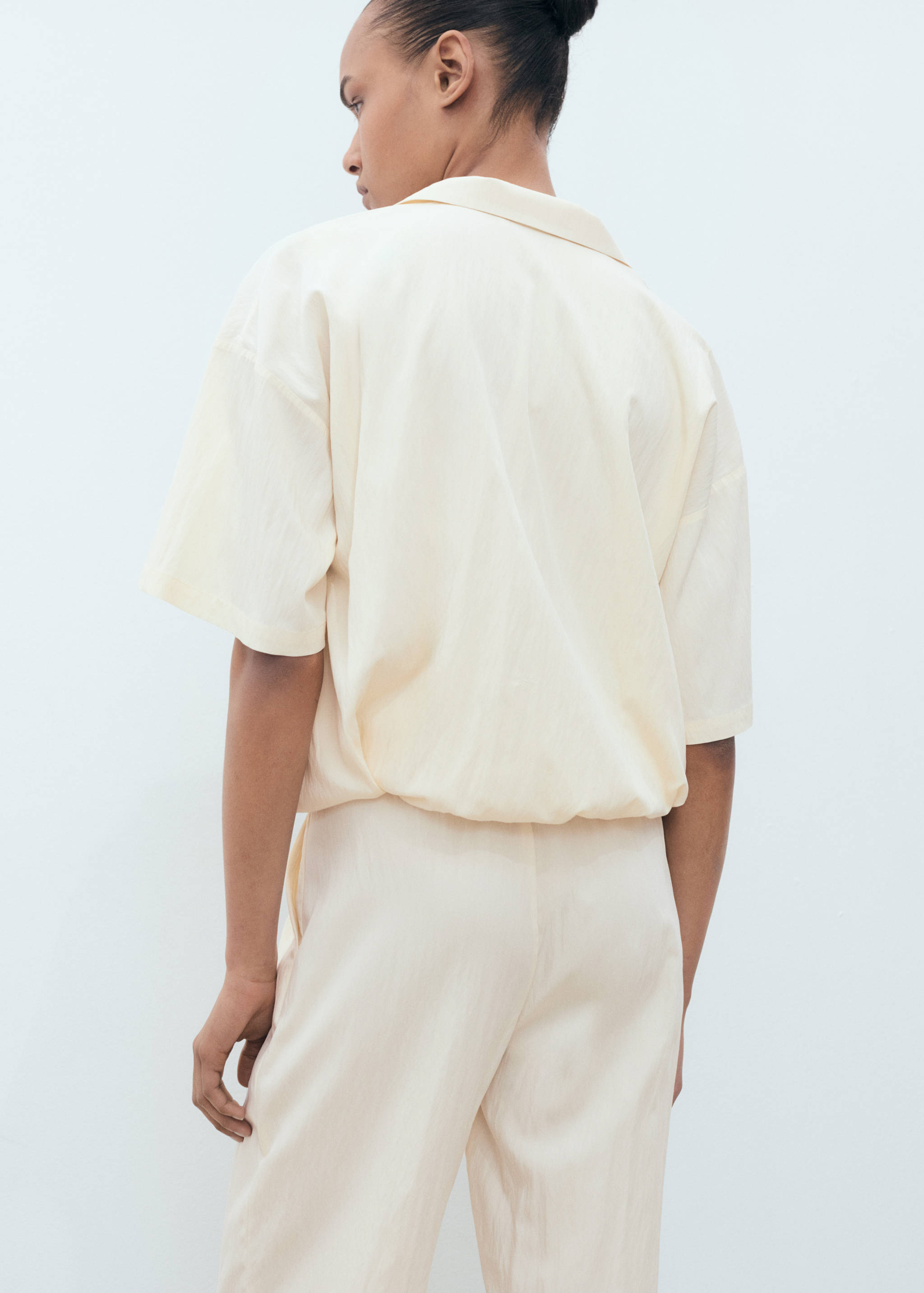 Cămașă cropped bufantă - Spatele articolului