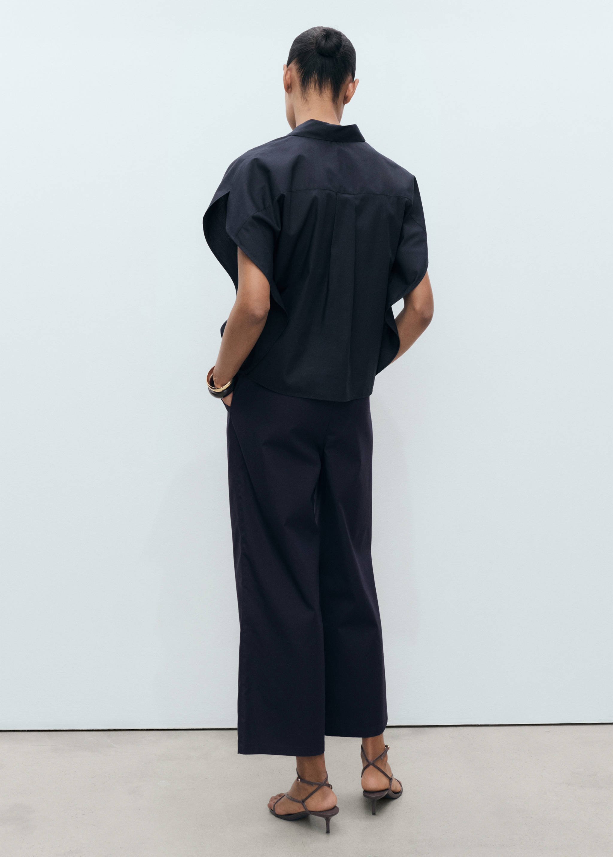 Straight-cut crop trousers - Reverse of the article
