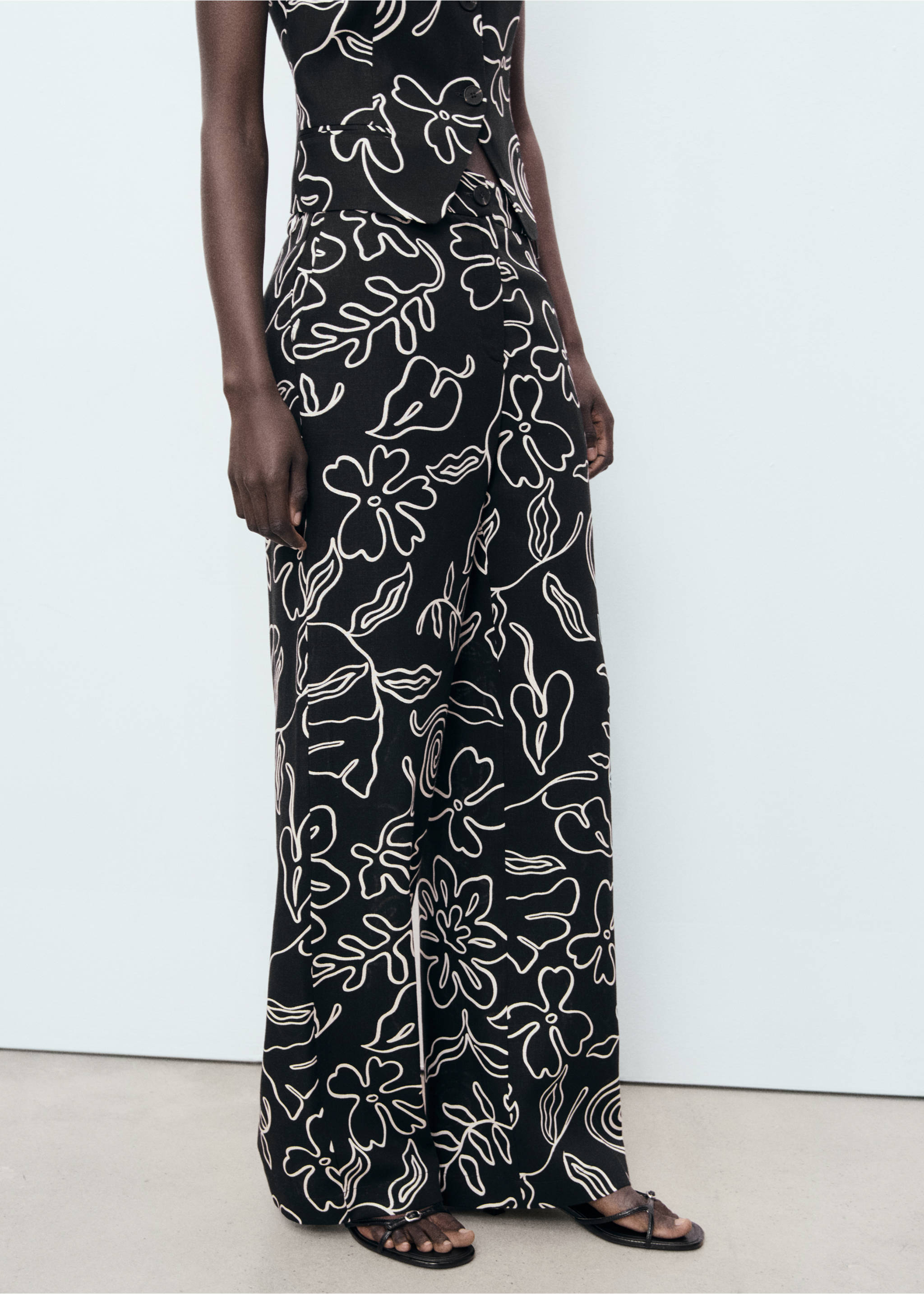 Pantalon lin mélangé imprimé à fleurs - Plan moyen, Noir. Ref: 17021167-00.