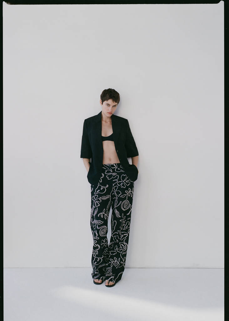 Floral-print linen-blend trousers — Black