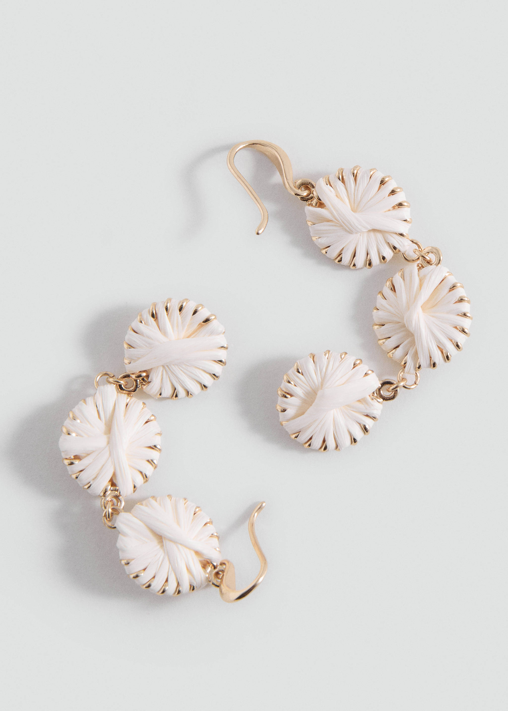 Brincos com pingentes de fibra natural - Plano médio