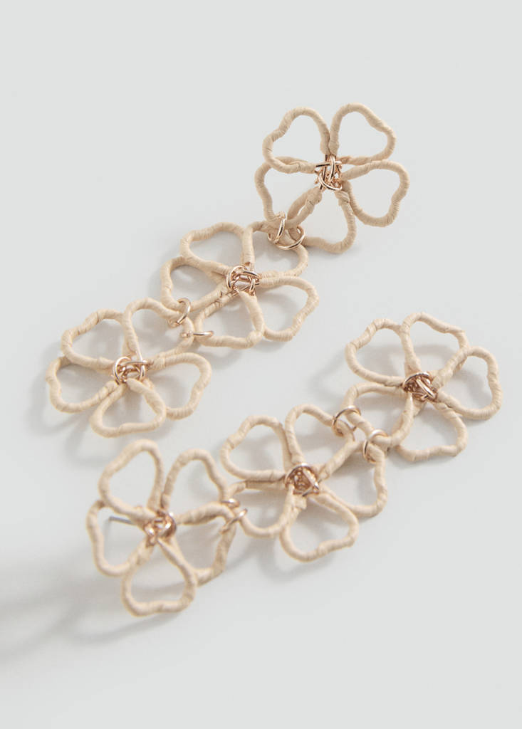 Flower pendant earrings — Sand