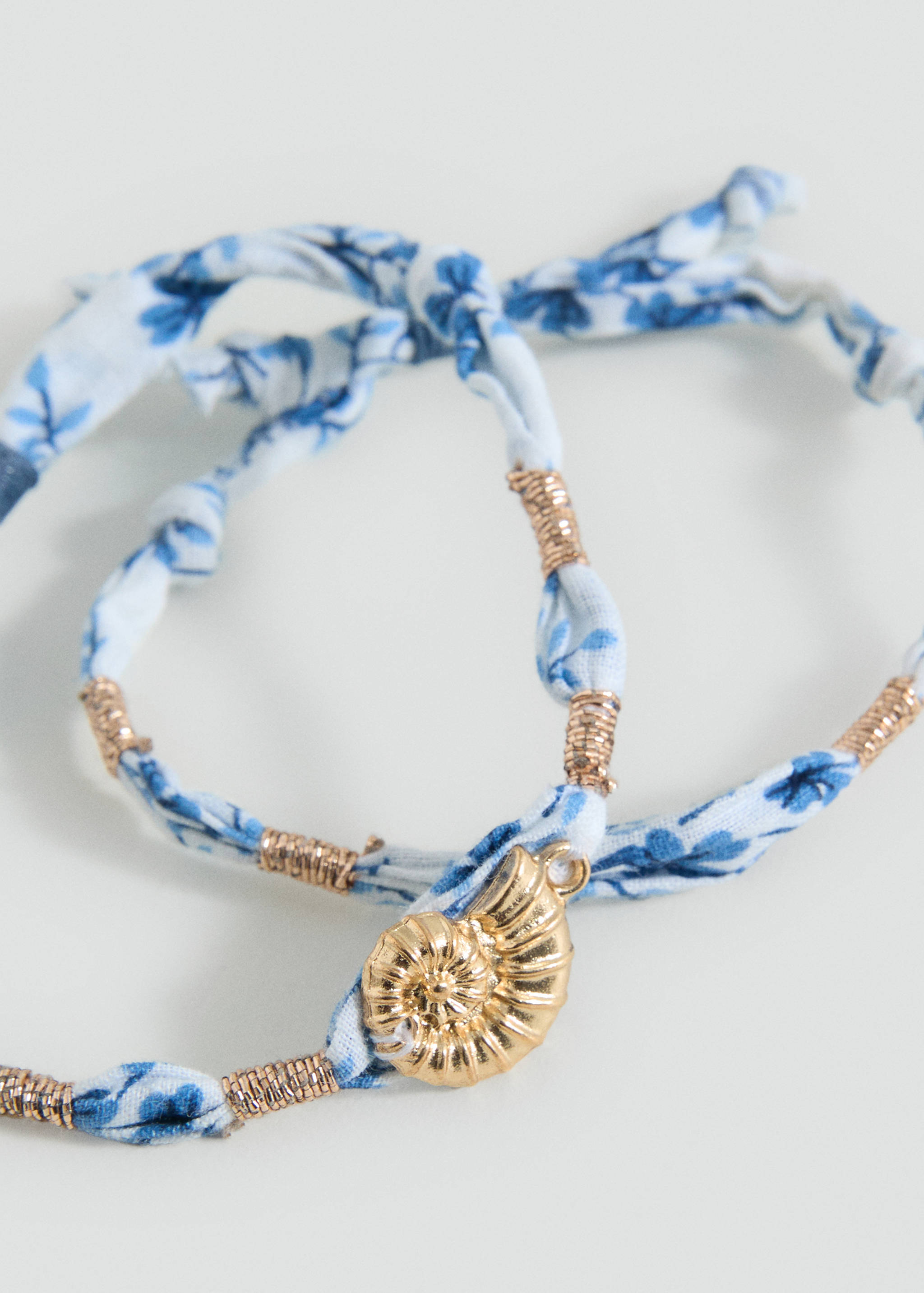 أساور من الخرز في 2 لفة - رؤية وسط