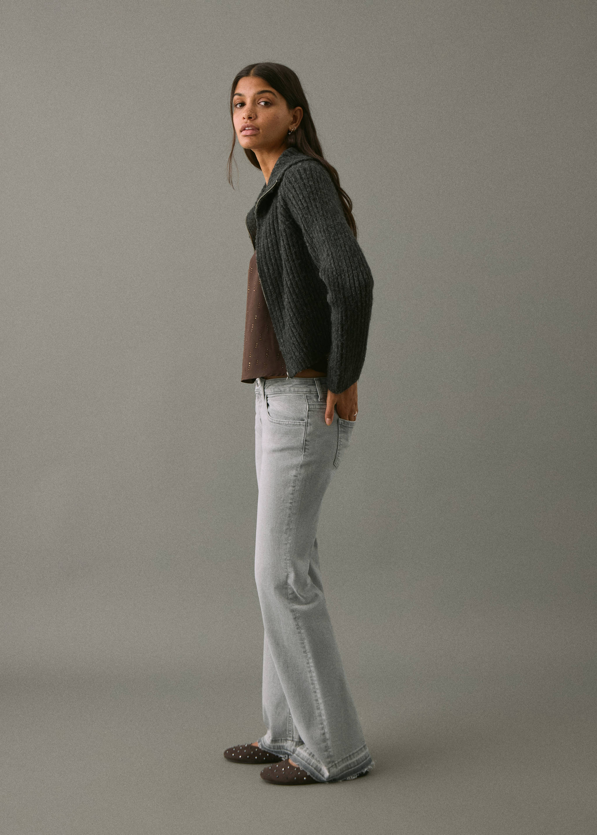 Calças de ganga flare de cintura baixa - Plano médio