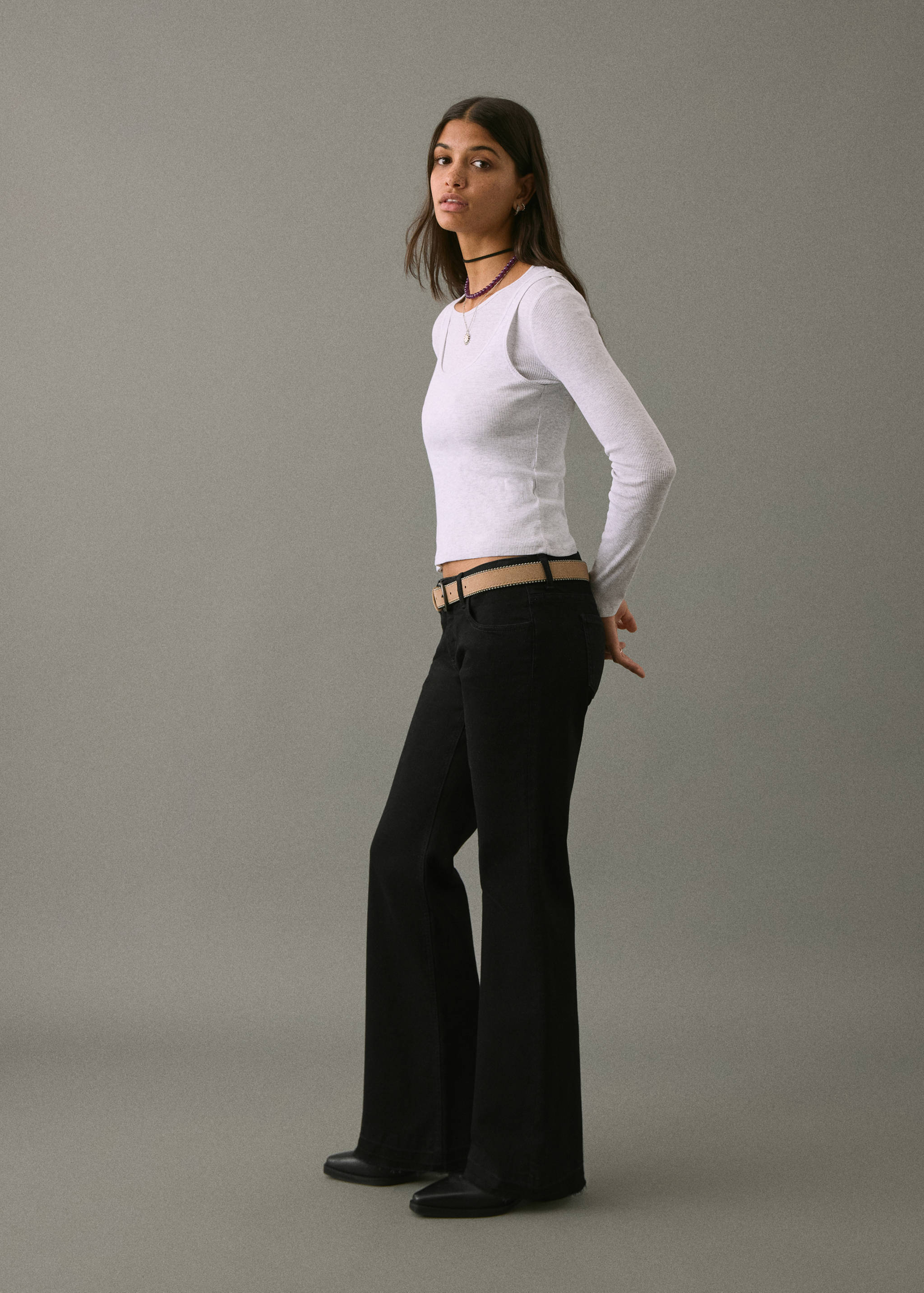 Calças de ganga flare de cintura baixa - Plano médio