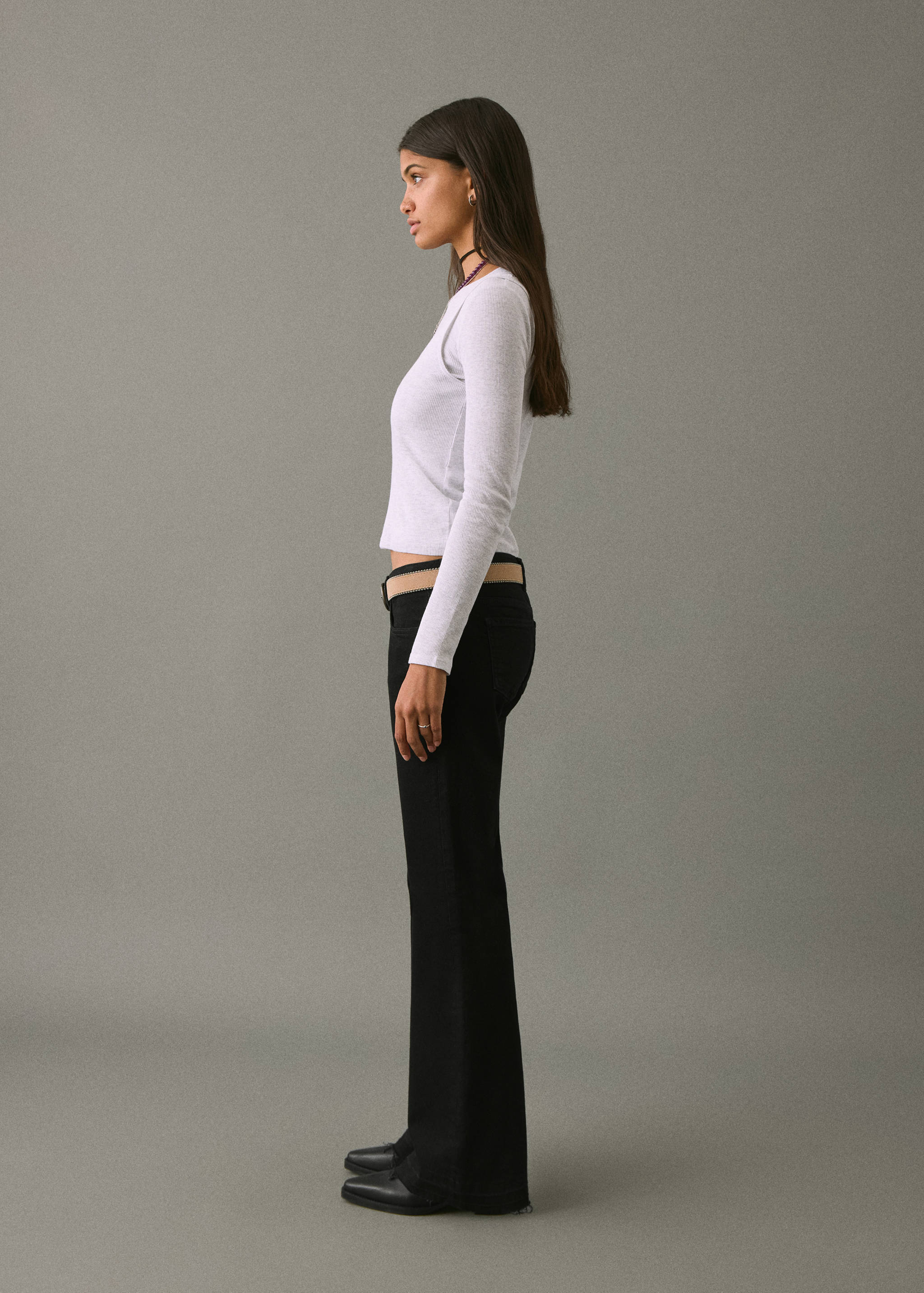 Calças de ganga flare de cintura baixa - Pormenor do artigo 2