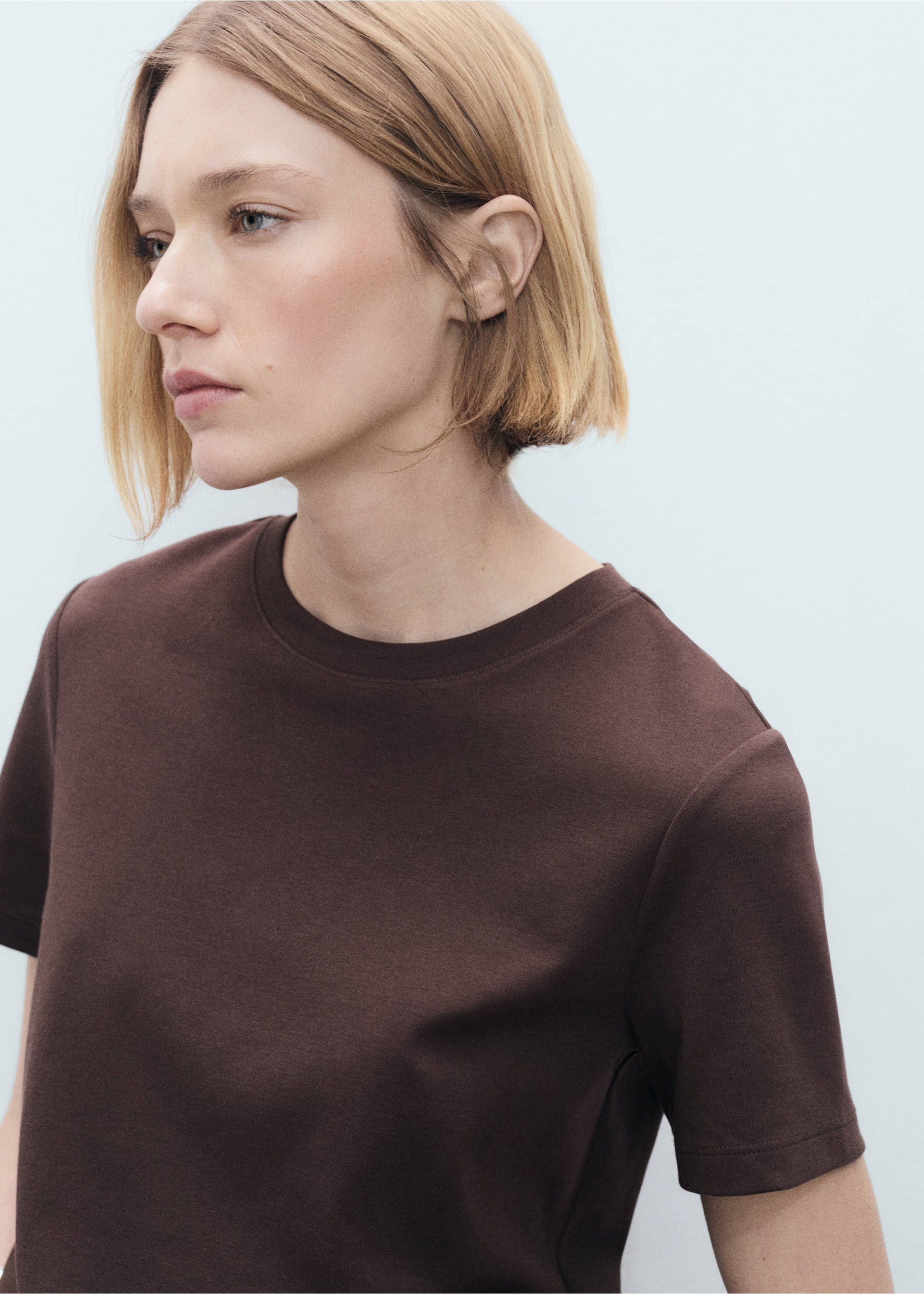 Cotton short-sleeved t-shirt - Details of the article 1, Chocolate. Ref: 17021197-00.