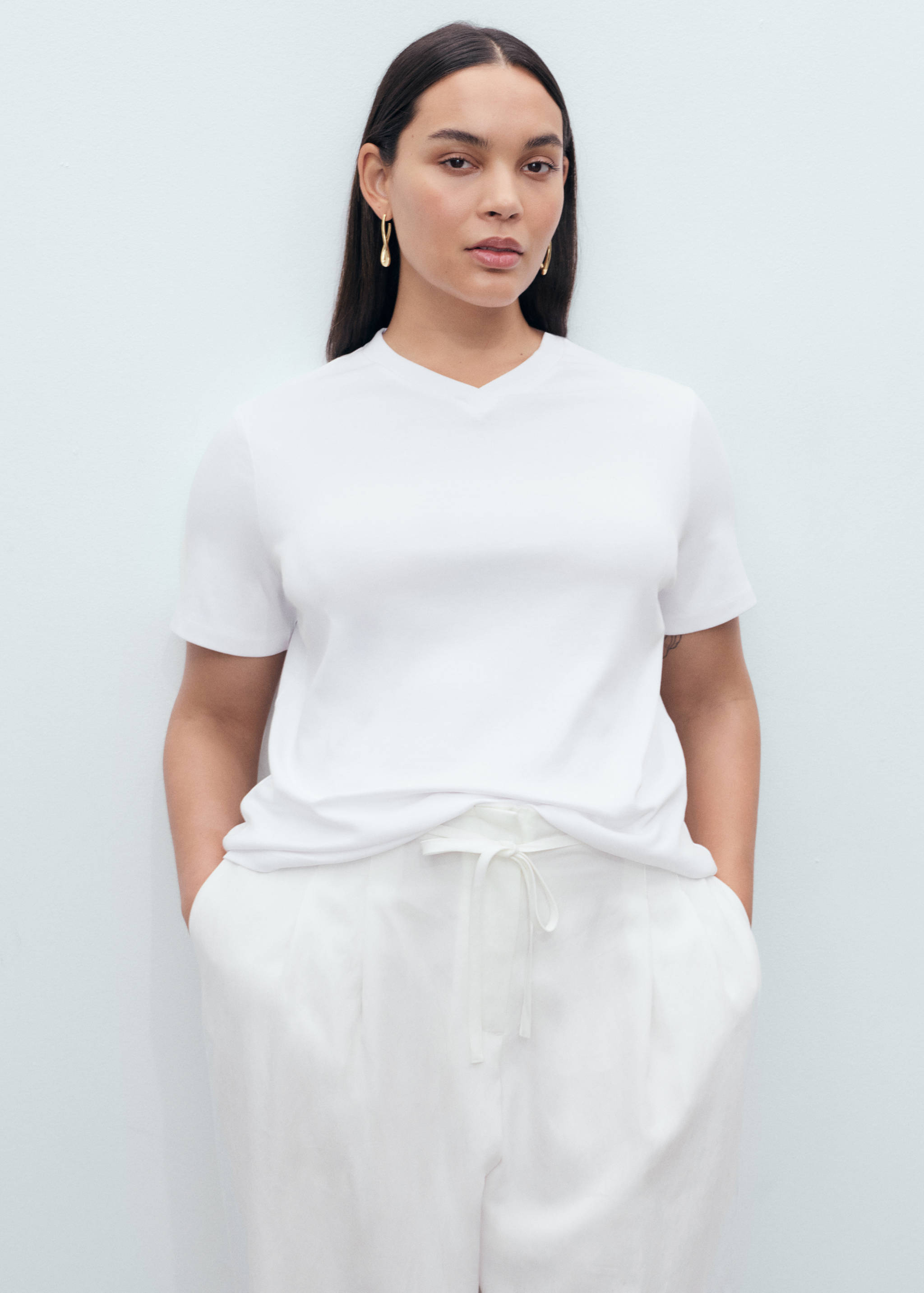 V-neck cotton T-shirt - Details of the article 5