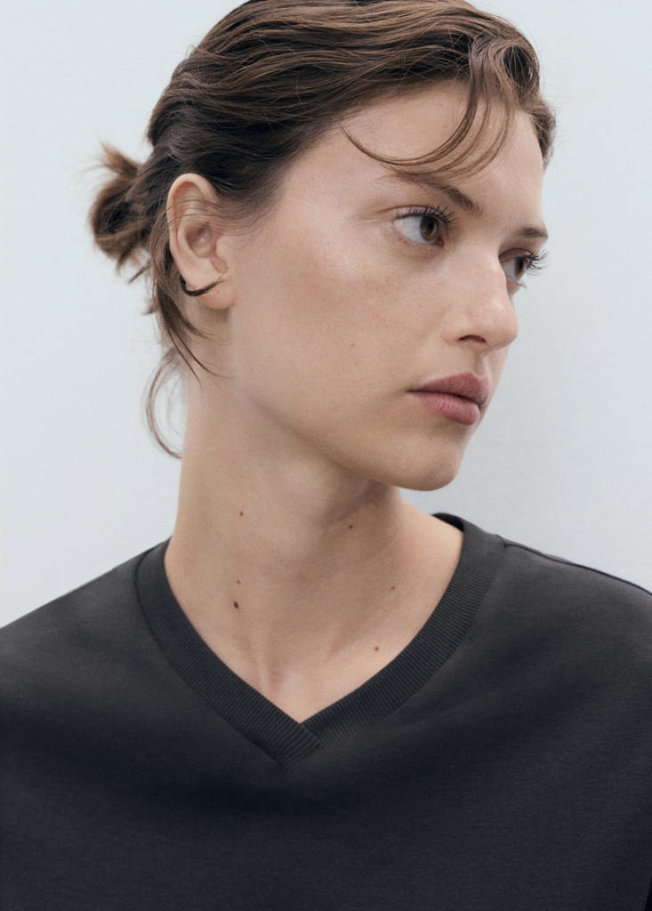 V-neck cotton T-shirt — Black