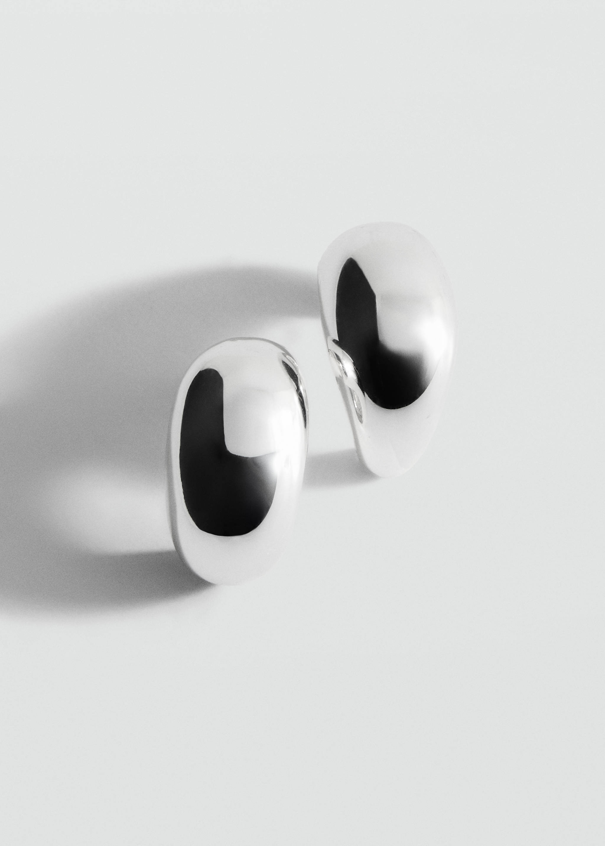 أقراط كبيرة الحجم بحلقات - رؤية وسط