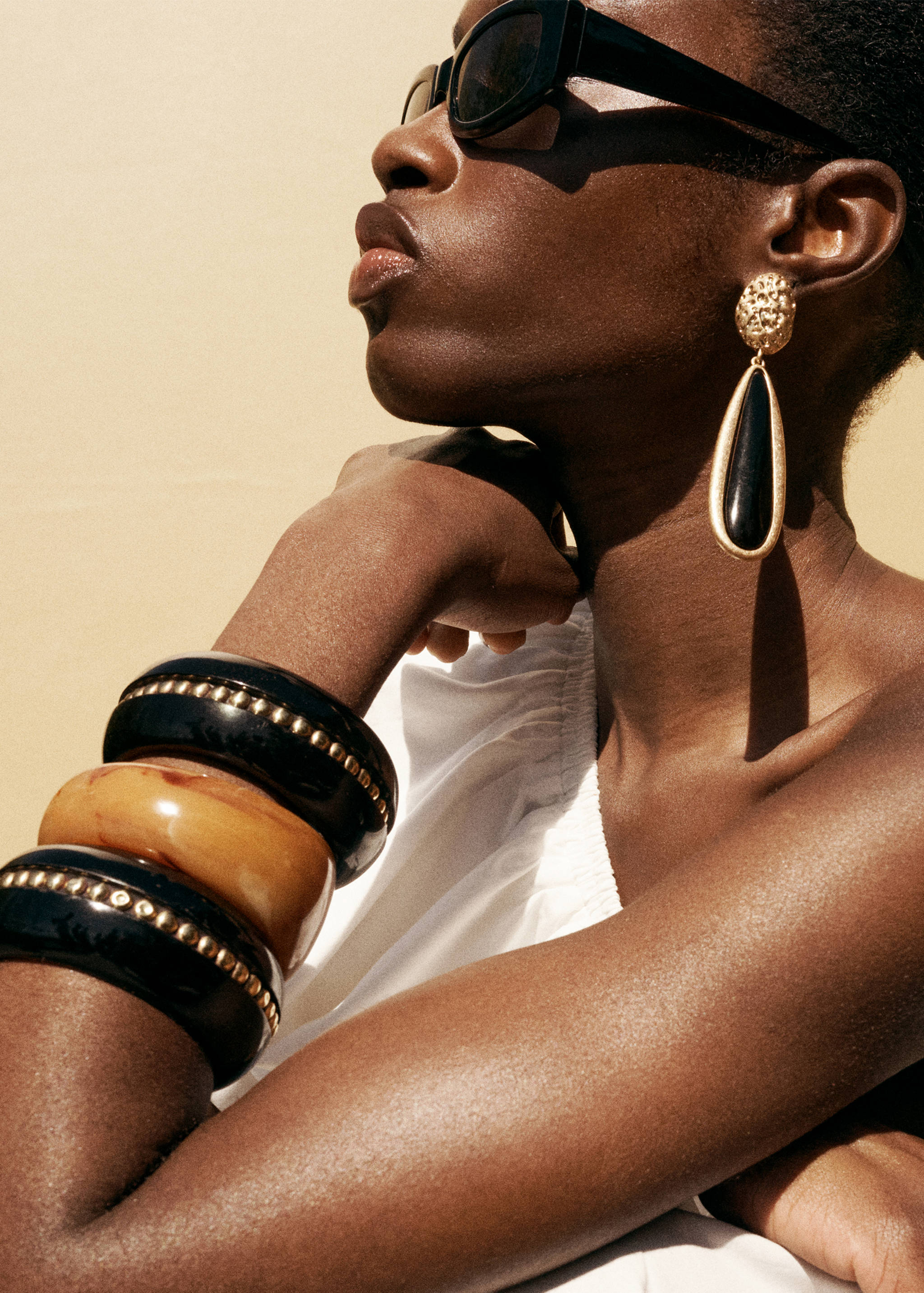 Resin pendant earrings - Details of the article 9