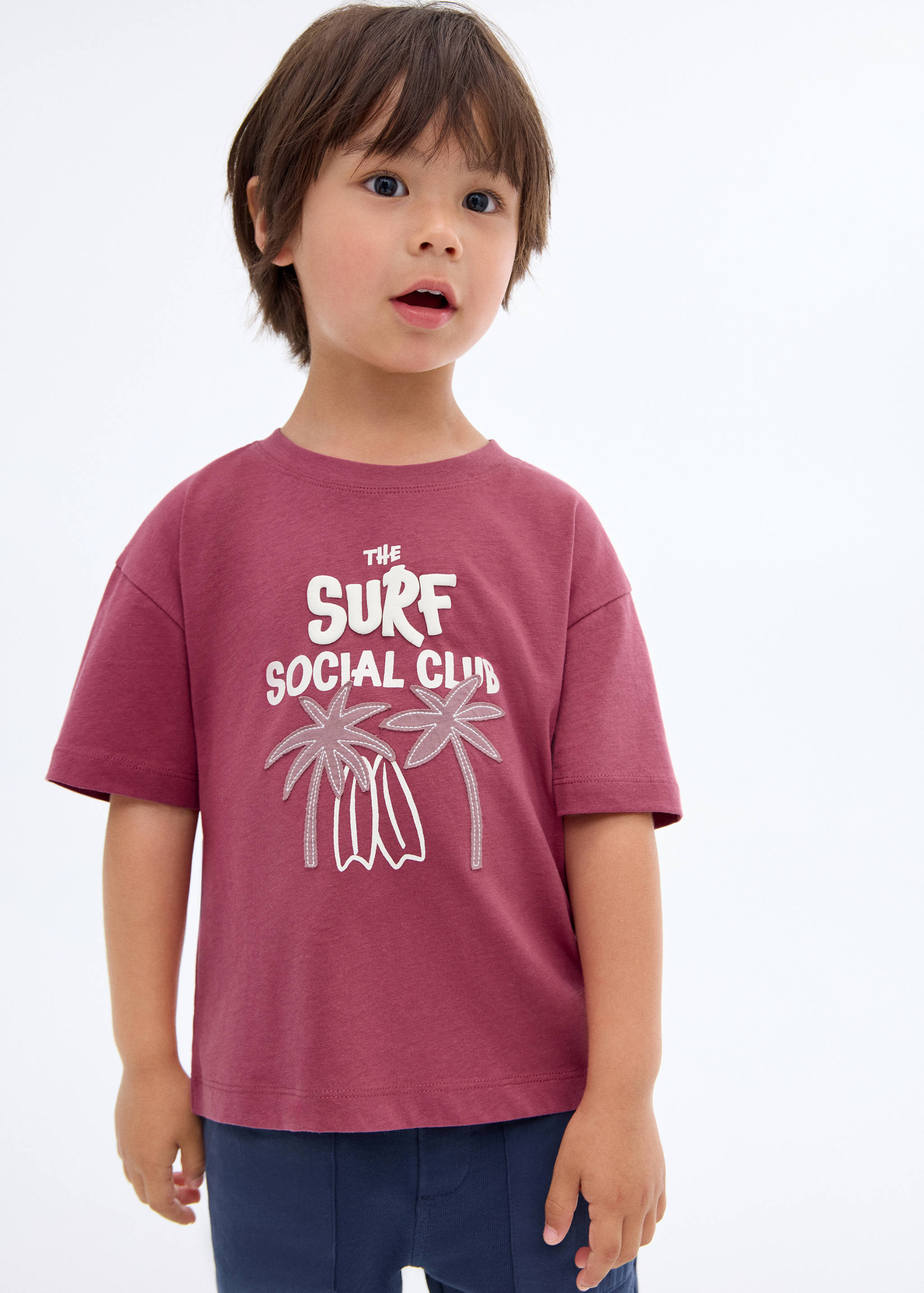 Tricou cu imprimeu și detaliu brodat - Plan mediu