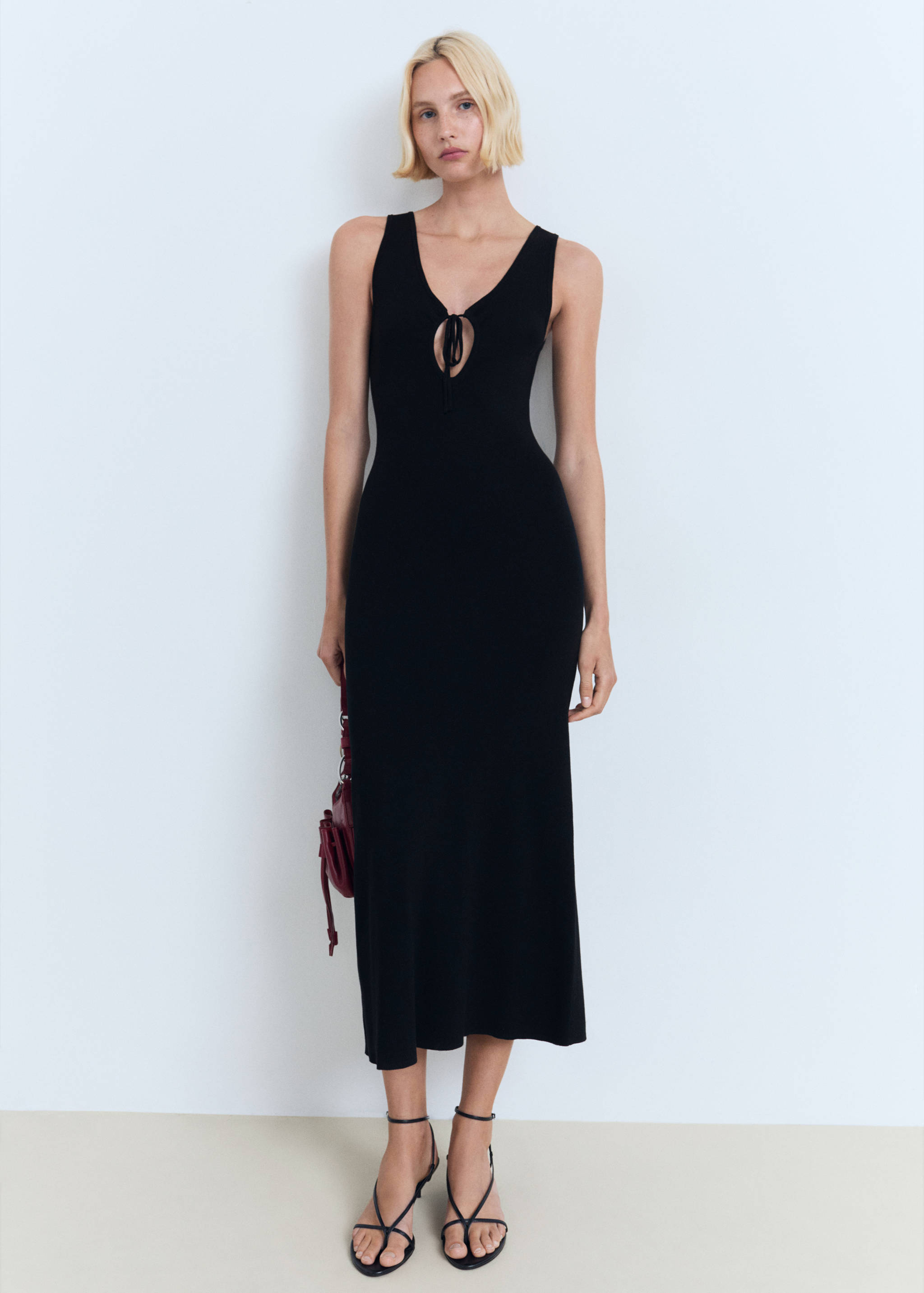 Knitted dress with bow neckline - General plane