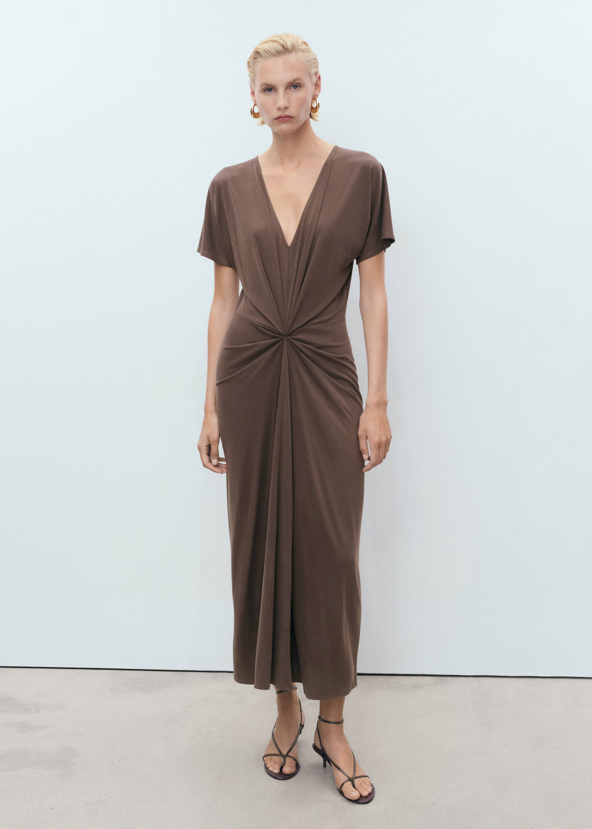 V-neck dress with gathered neckline - General plane