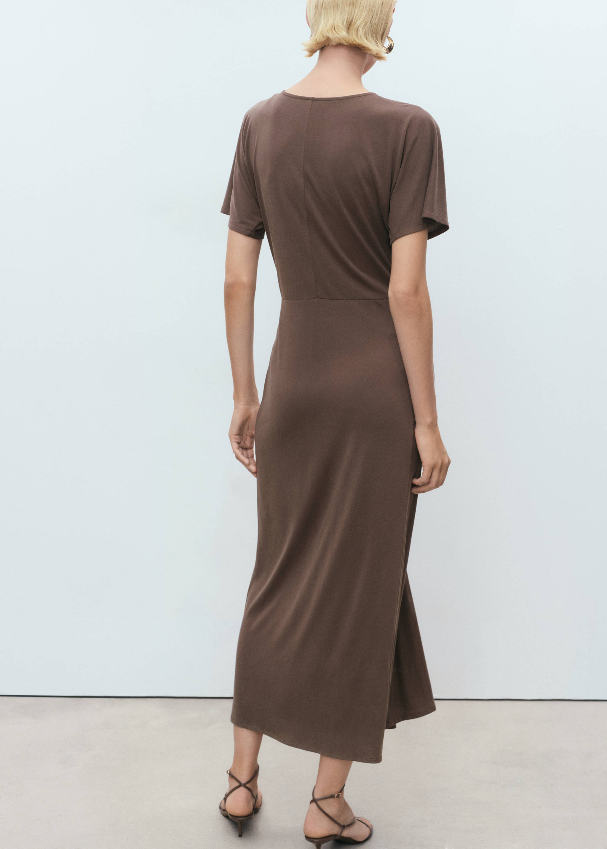 V-neck dress with gathered neckline - Reverse of the article