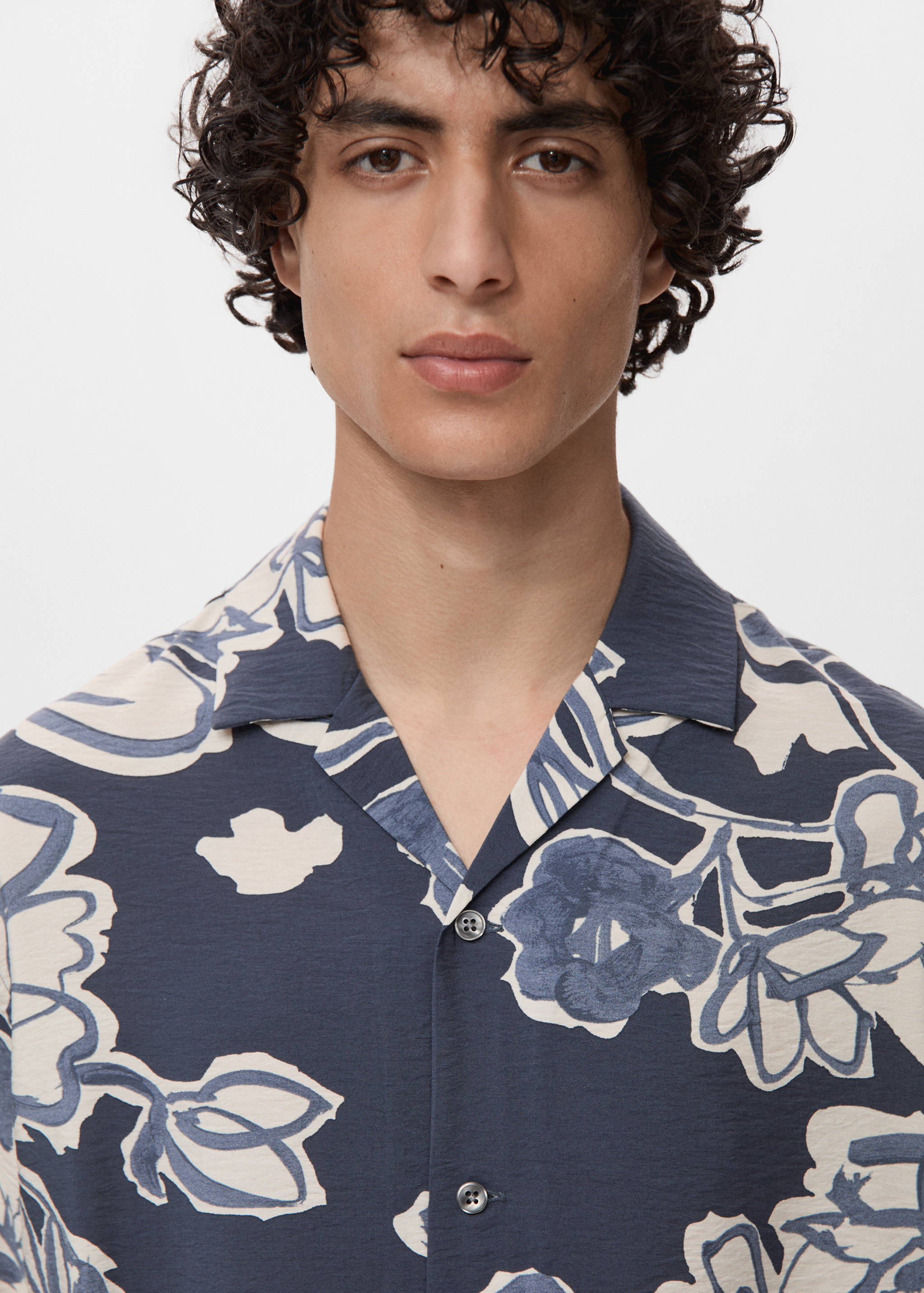 Creased-effect floral shirt - Details of the article 1
