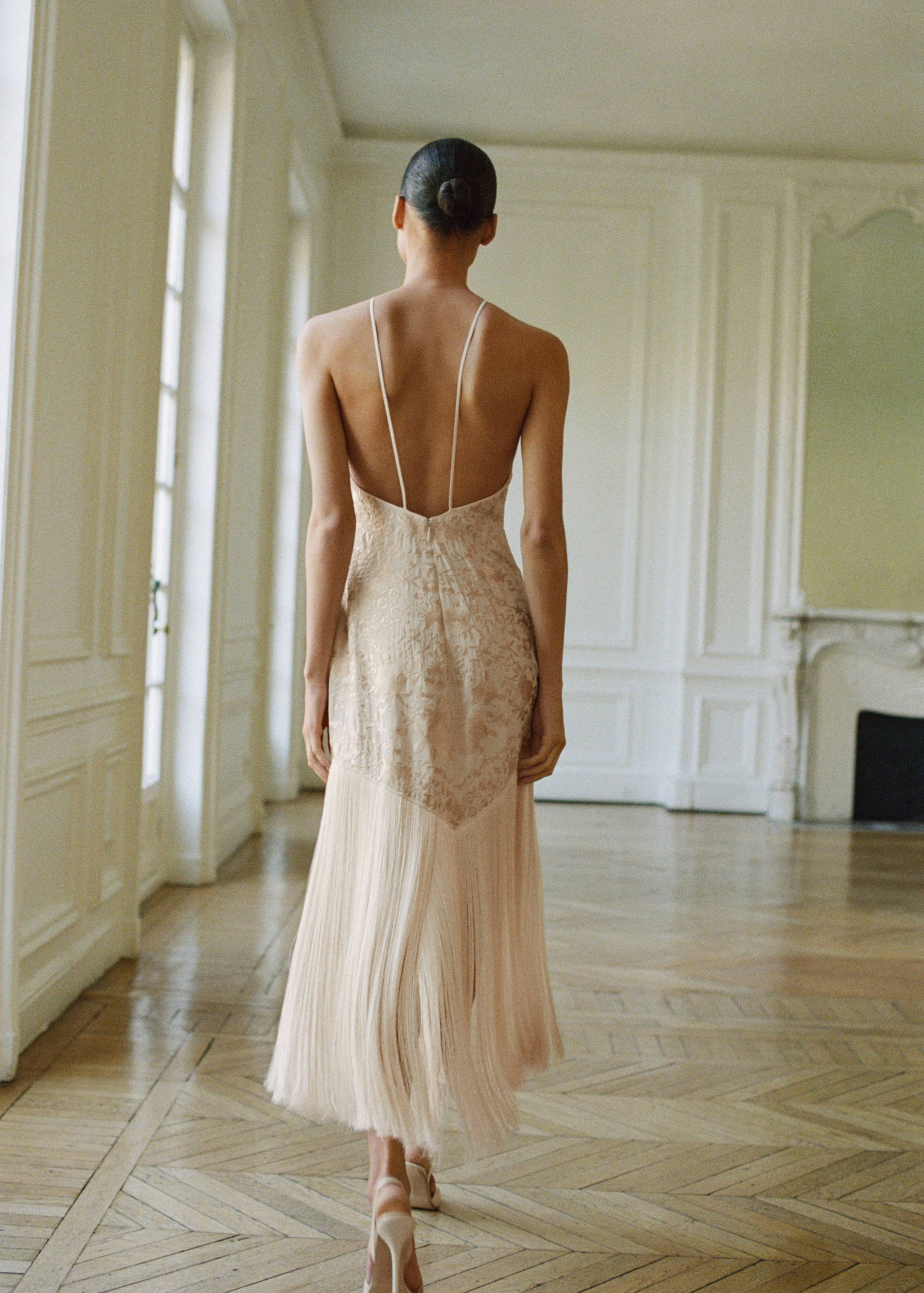 Robe brodée de fleurs avec détails à franges - Verso de l’article