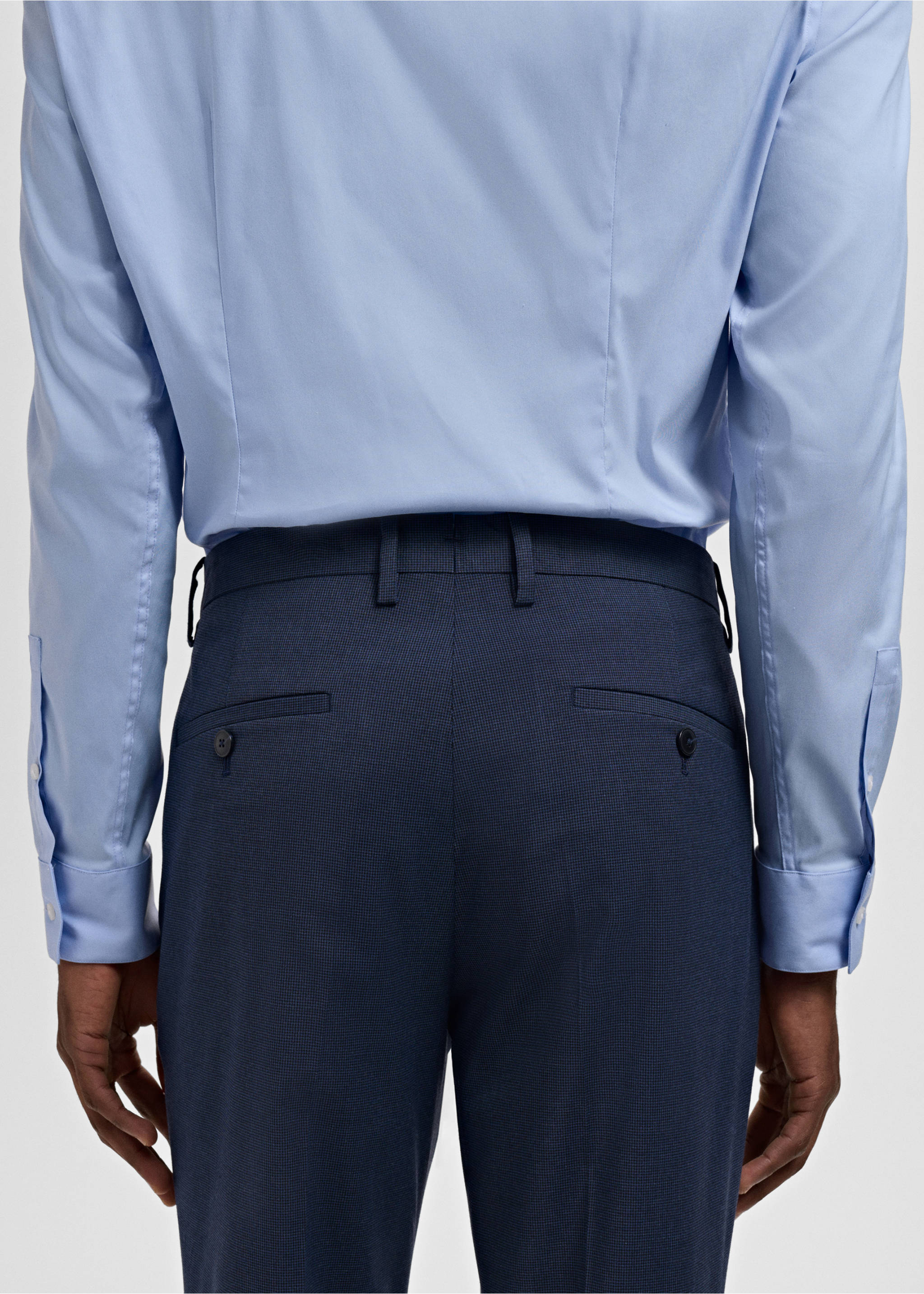 Navy blue trousers from the back, worn with a light blue shirt, Ink Blue. Ref: 17021237-00.