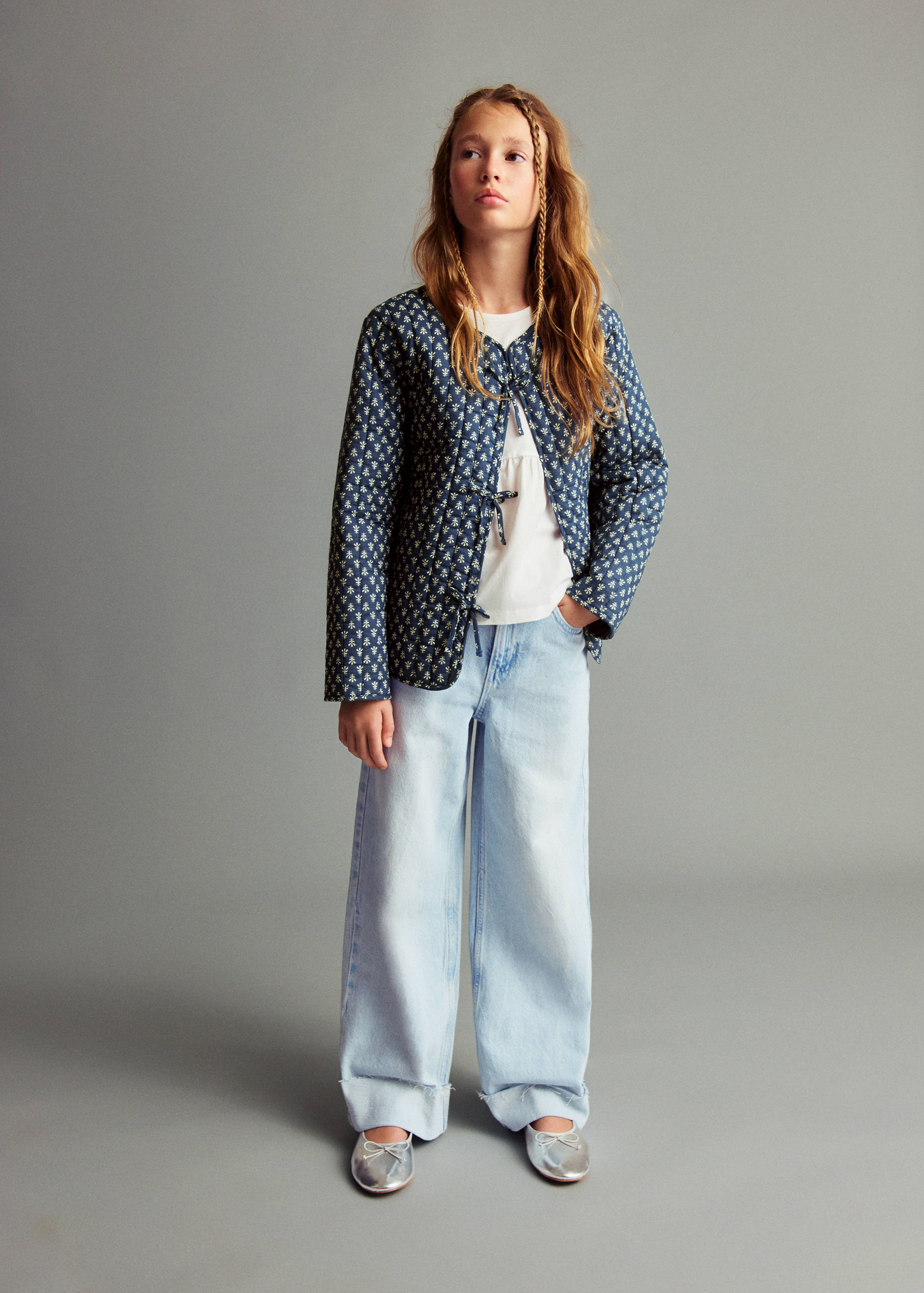 Wide leg jeans with turned-up hem - General plane