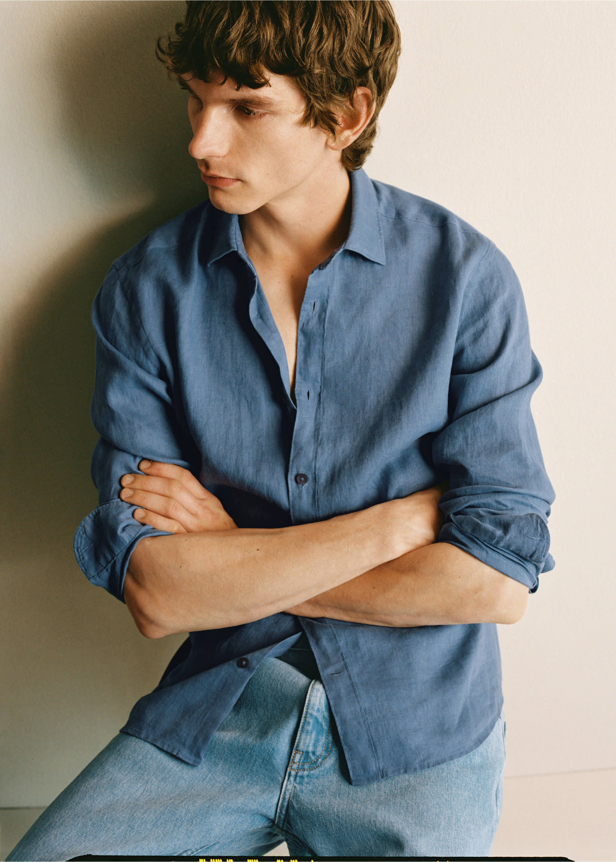 Camisa 100% lino regular fit - Detalle del artículo 3, Azul porcelana. Ref: 17021250-01.