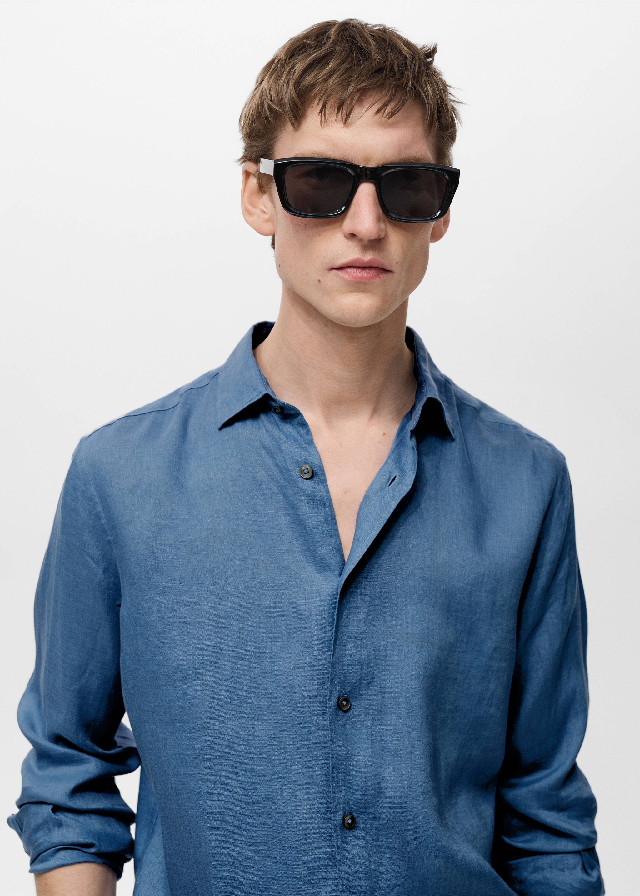 Camisa 100% lino regular fit - Detalle del artículo 2, Azul porcelana. Ref: 17021250-01.