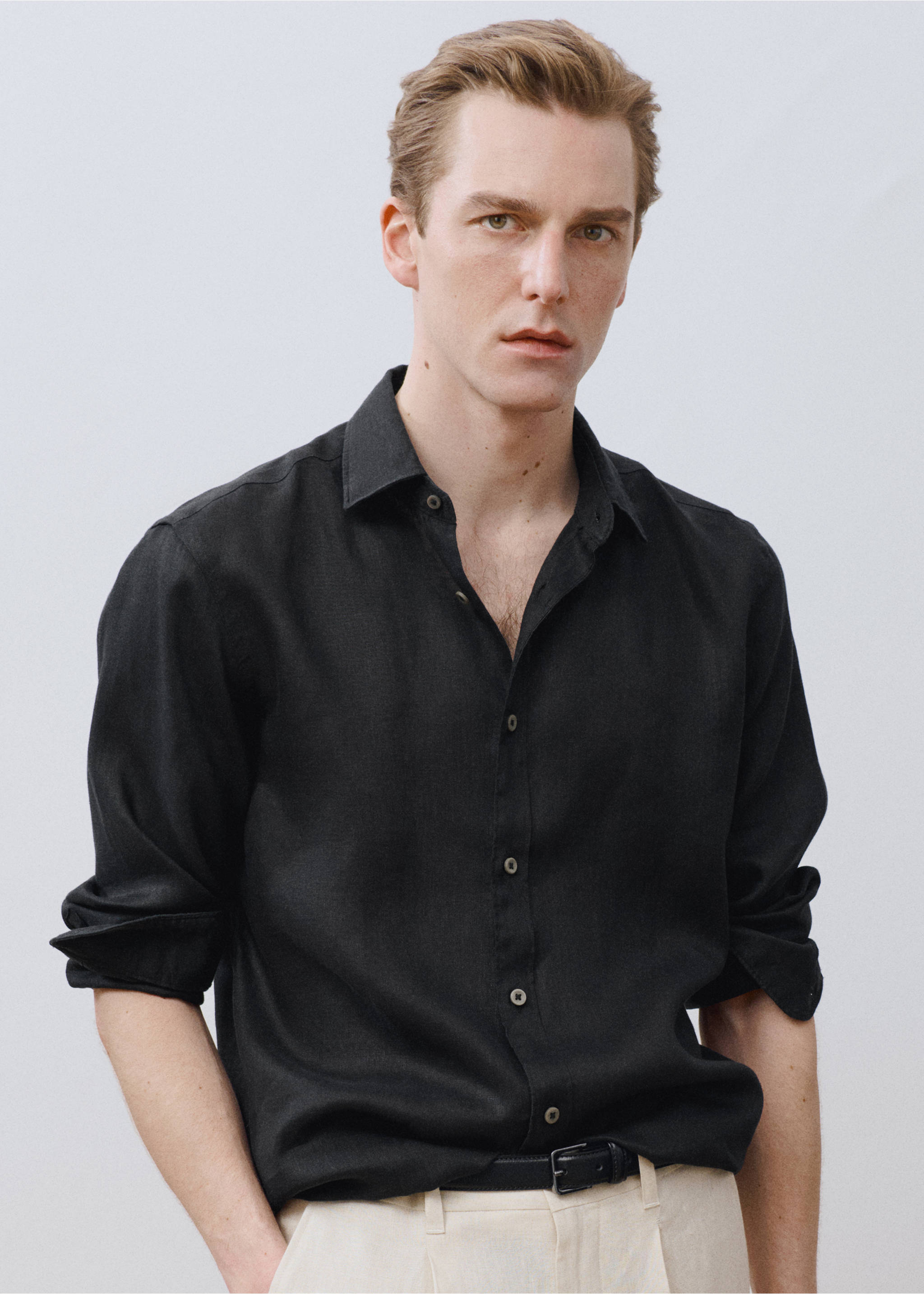 Camisa 100% lino regular fit - Detalle del artículo 5, Negro. Ref: 17021250-00.
