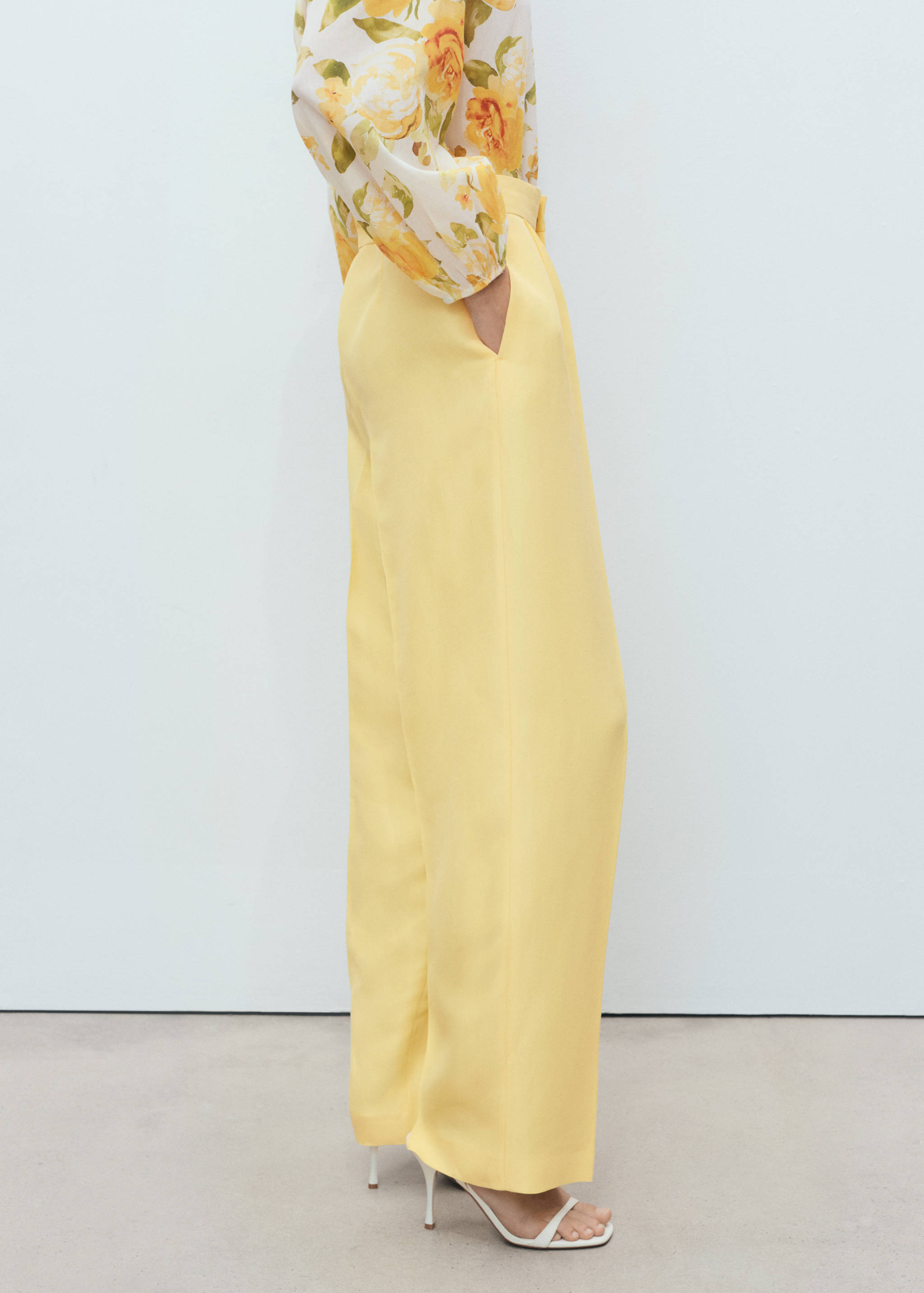 Pantalon mélange de lin pinces - Plan moyen