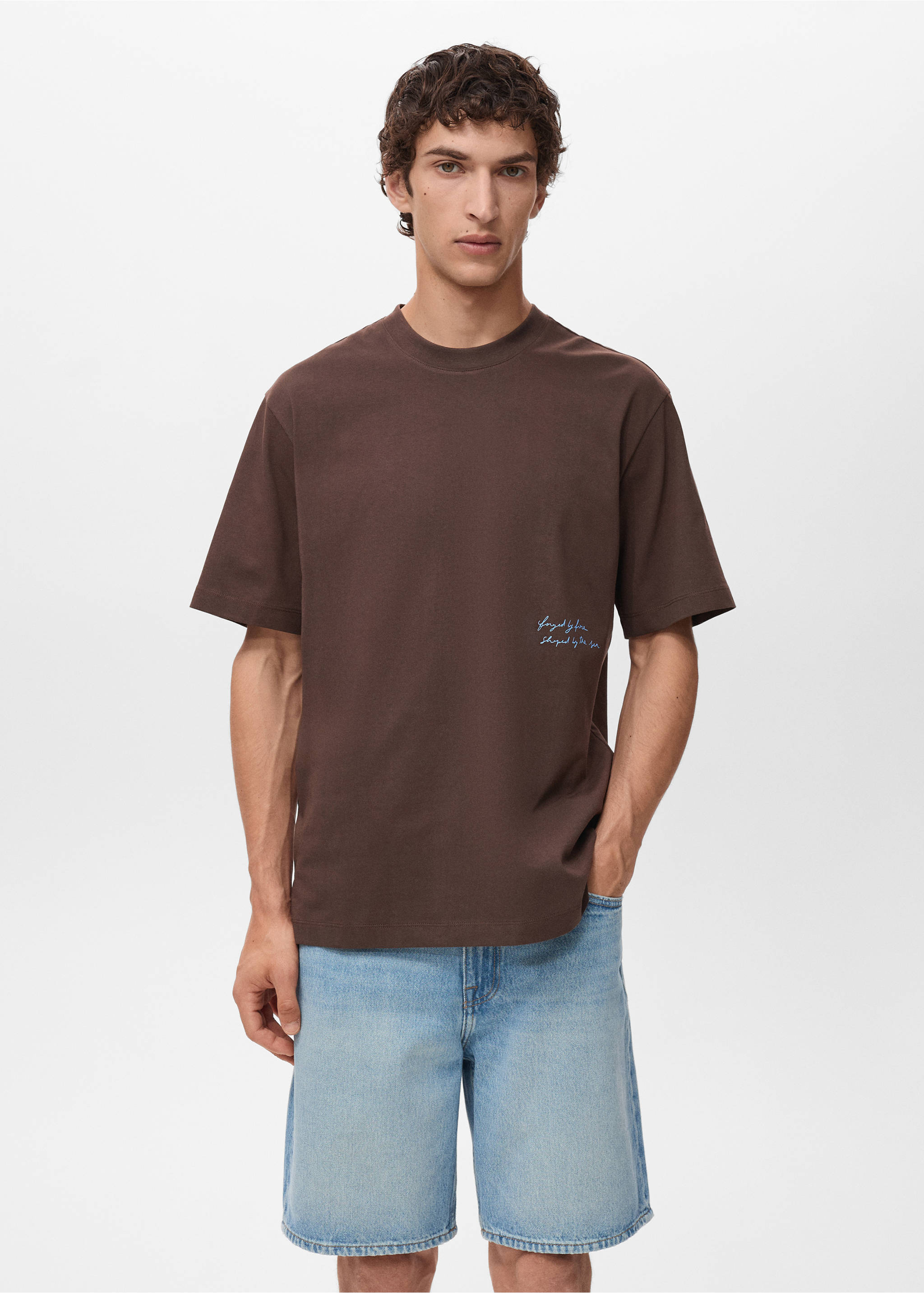 Camiseta parche estampado - Plano medio, Marrón. Ref: 17021274-00.