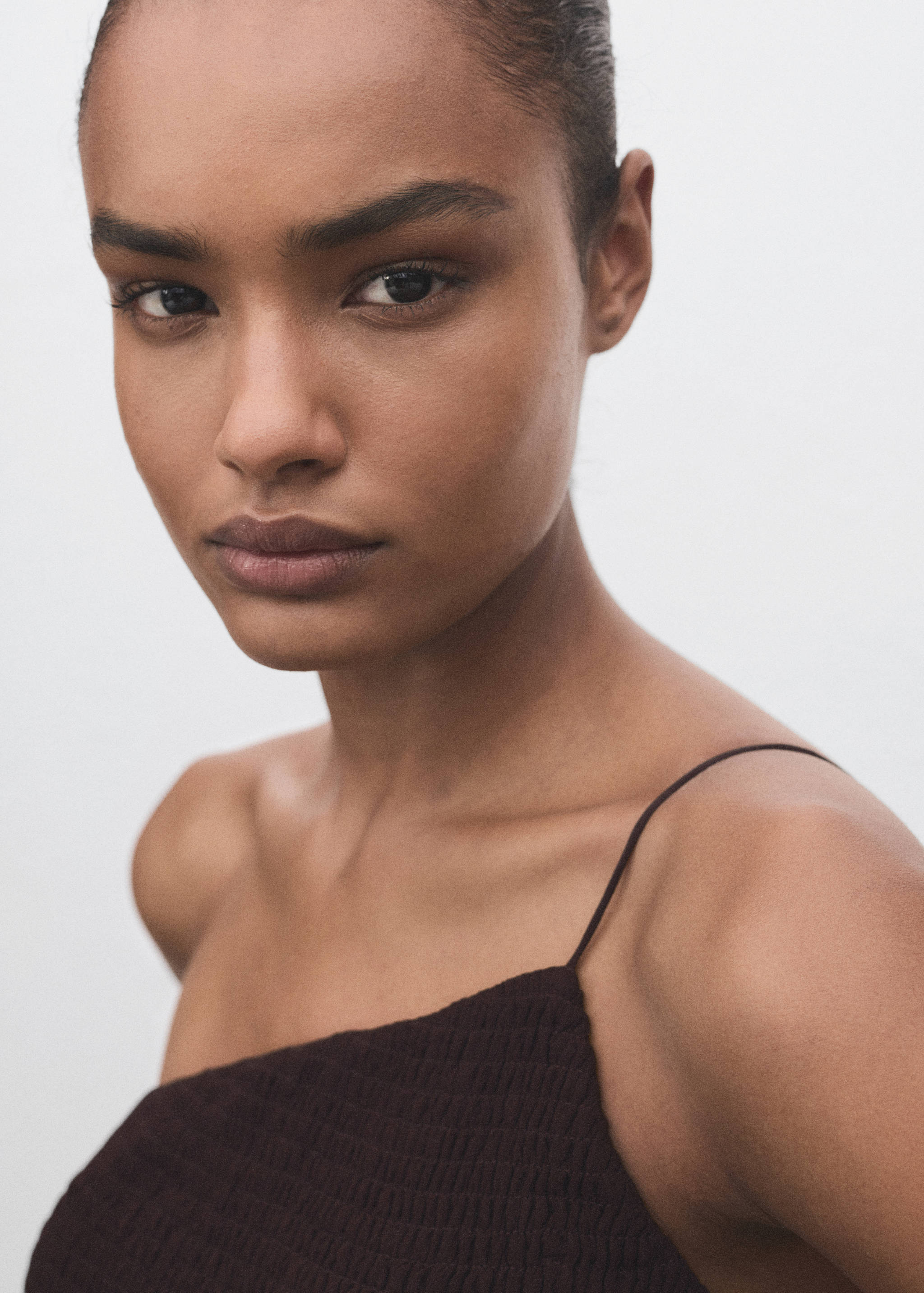 Asymmetrical dress with gathered body - Details of the article 1