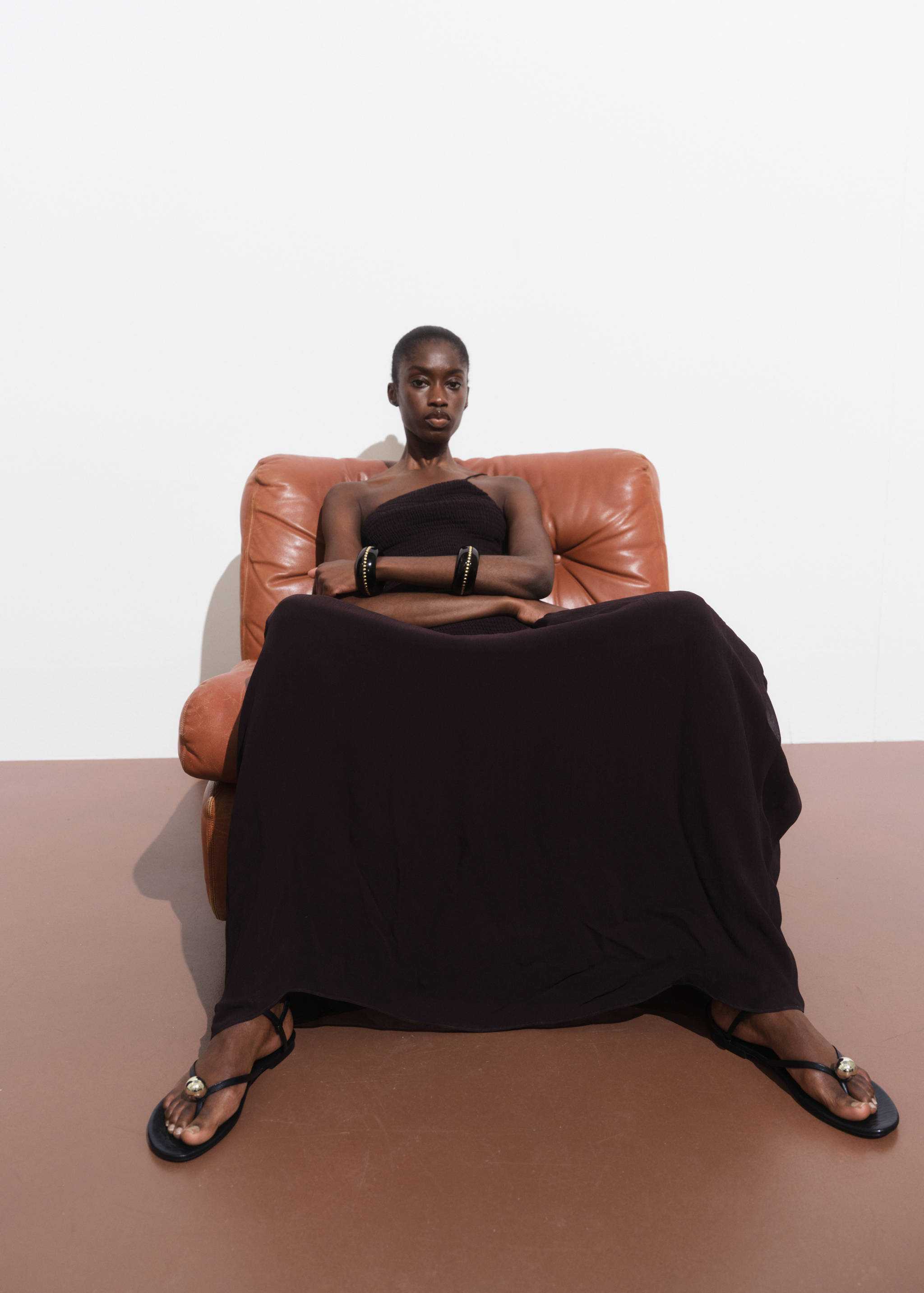 Asymmetrical dress with gathered body - Details of the article 2