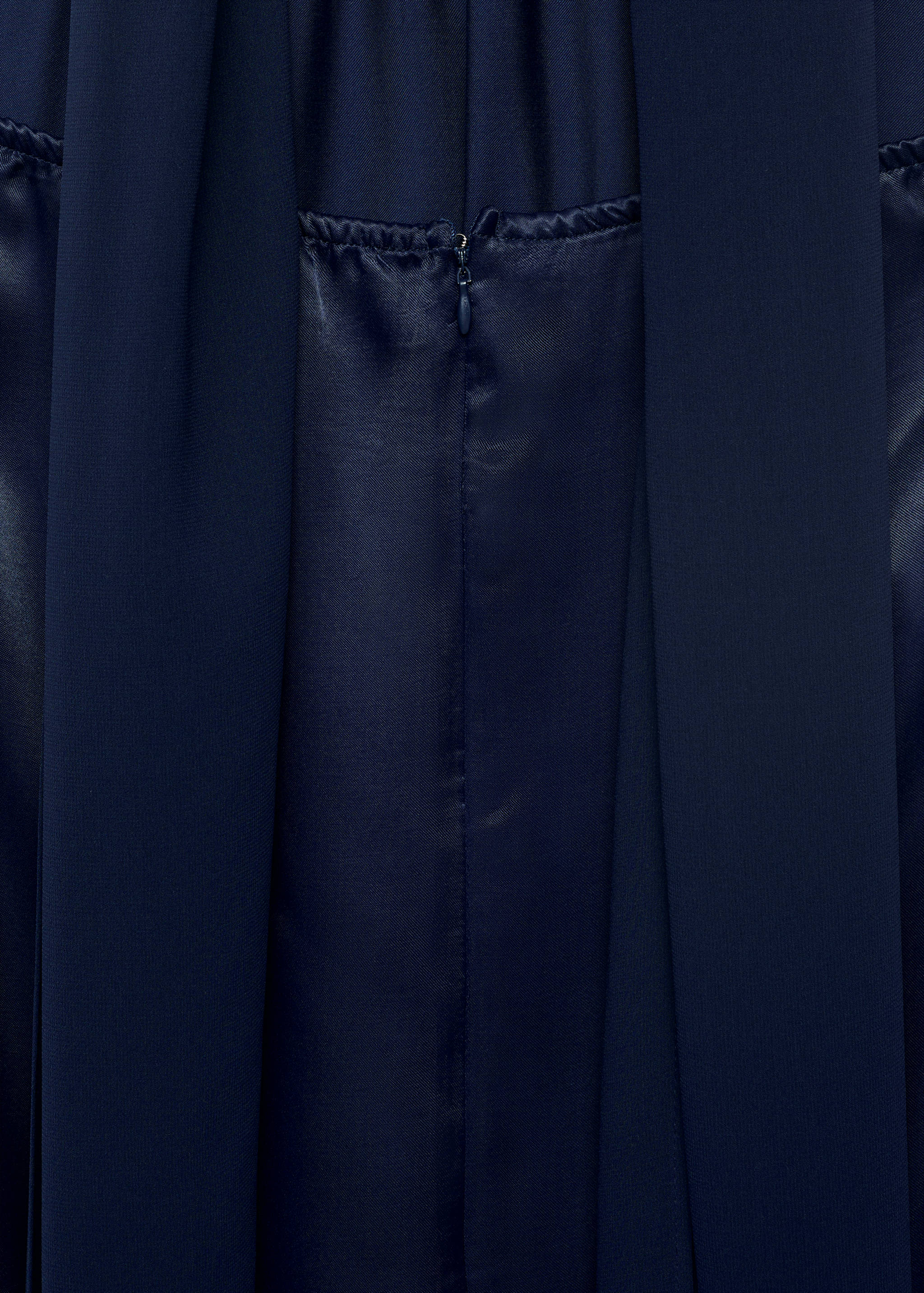 Vestido acetinado com gola halter - Pormenor do artigo 0