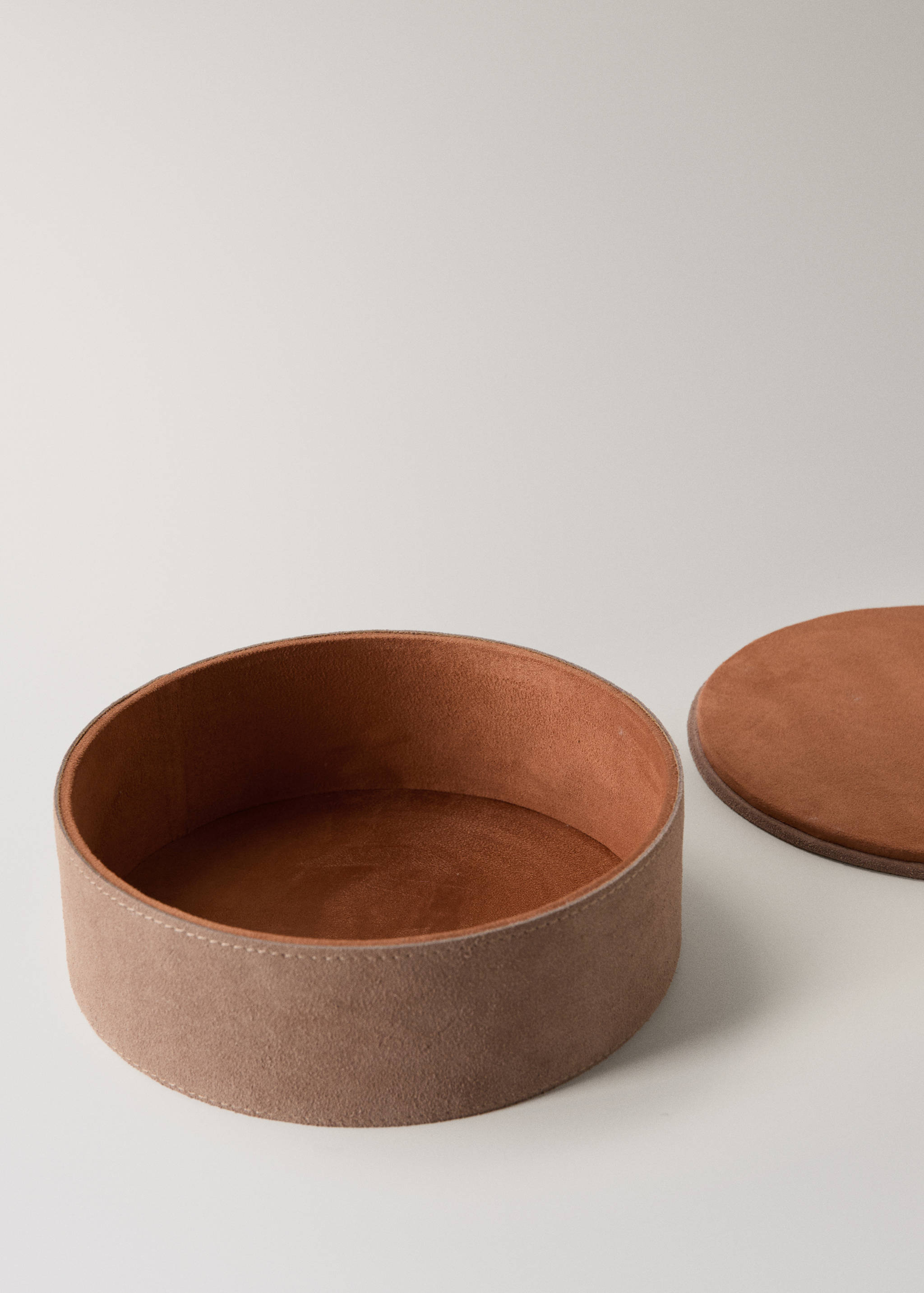 Large bicolour leather round box - Details of the article 2