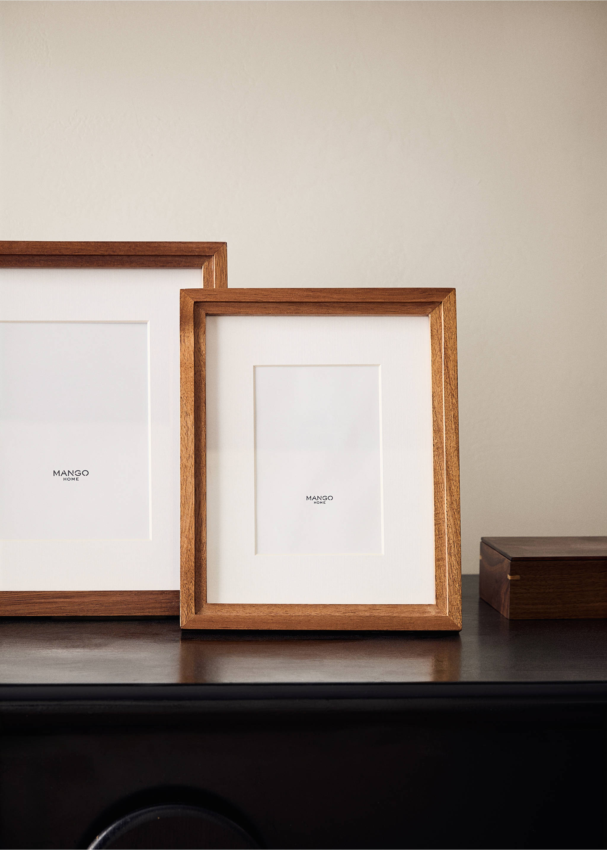 Mali drveni okvir s reljefom i paspartúom - Opći prikaz, Smeđa. Ref: 17021524-00.