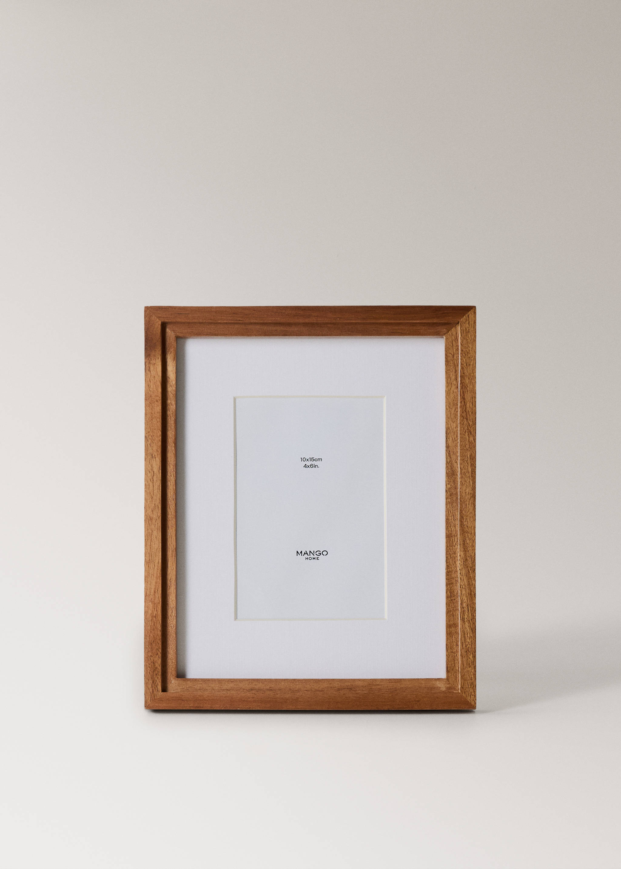 Small wooden passe-partout frame with relief - Article without model