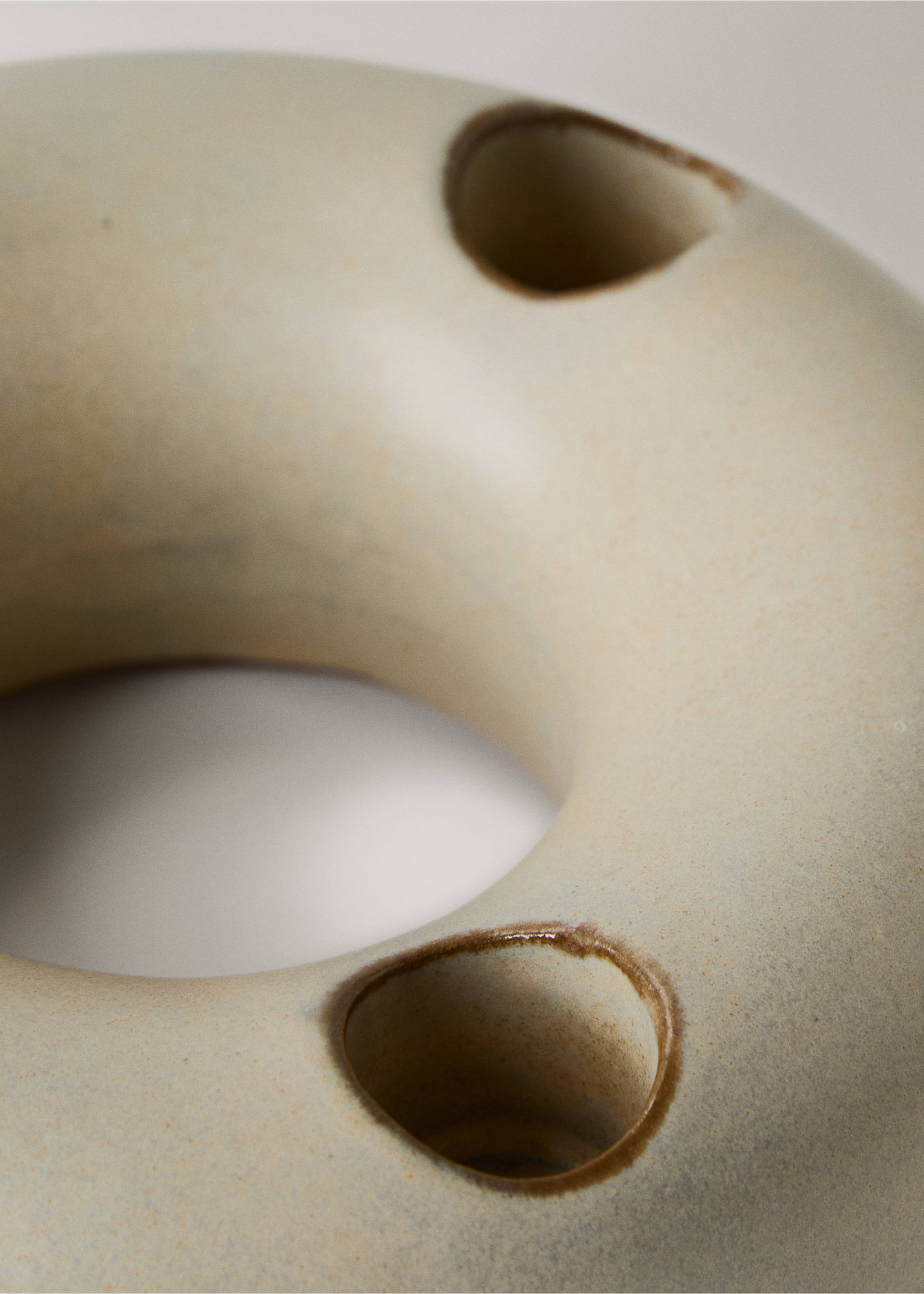 Round stoneware chandelier - Details of the article 2, White. Ref: 17021533-00.