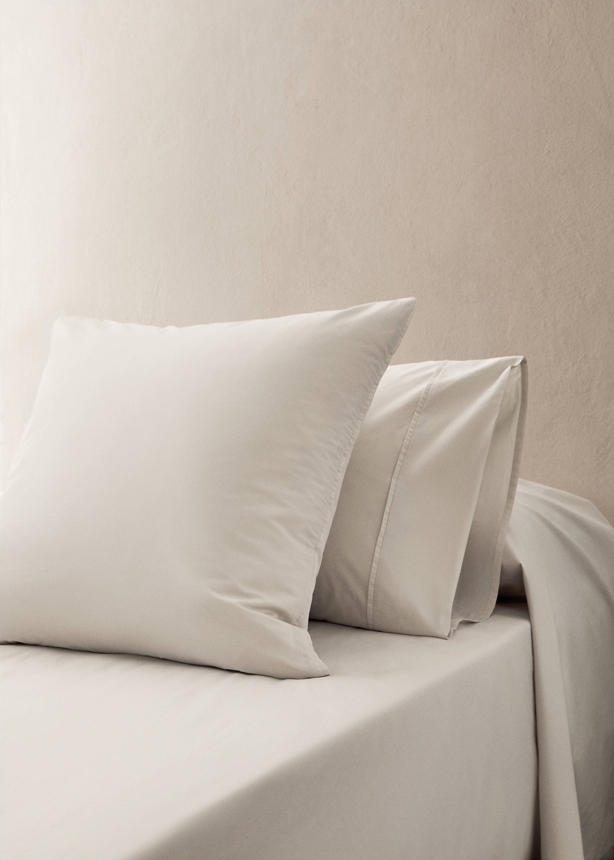 Two 300-thread percale cotton pillowcases 60x60 cm - General plane
