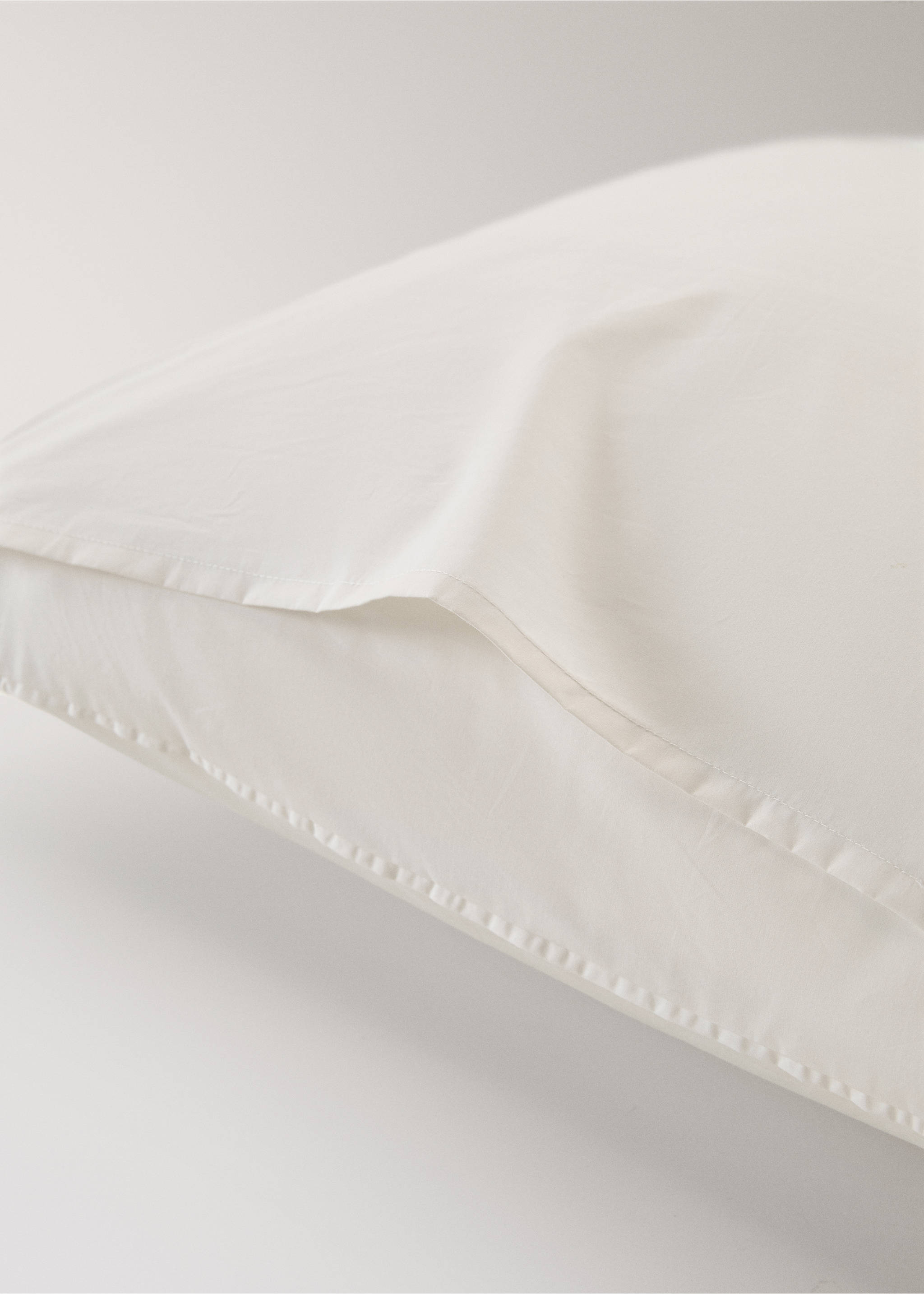 Two 300-thread percale cotton pillowcases 60x60 cm - Details of the article 2, Ivory White. Ref: 17021558-00.