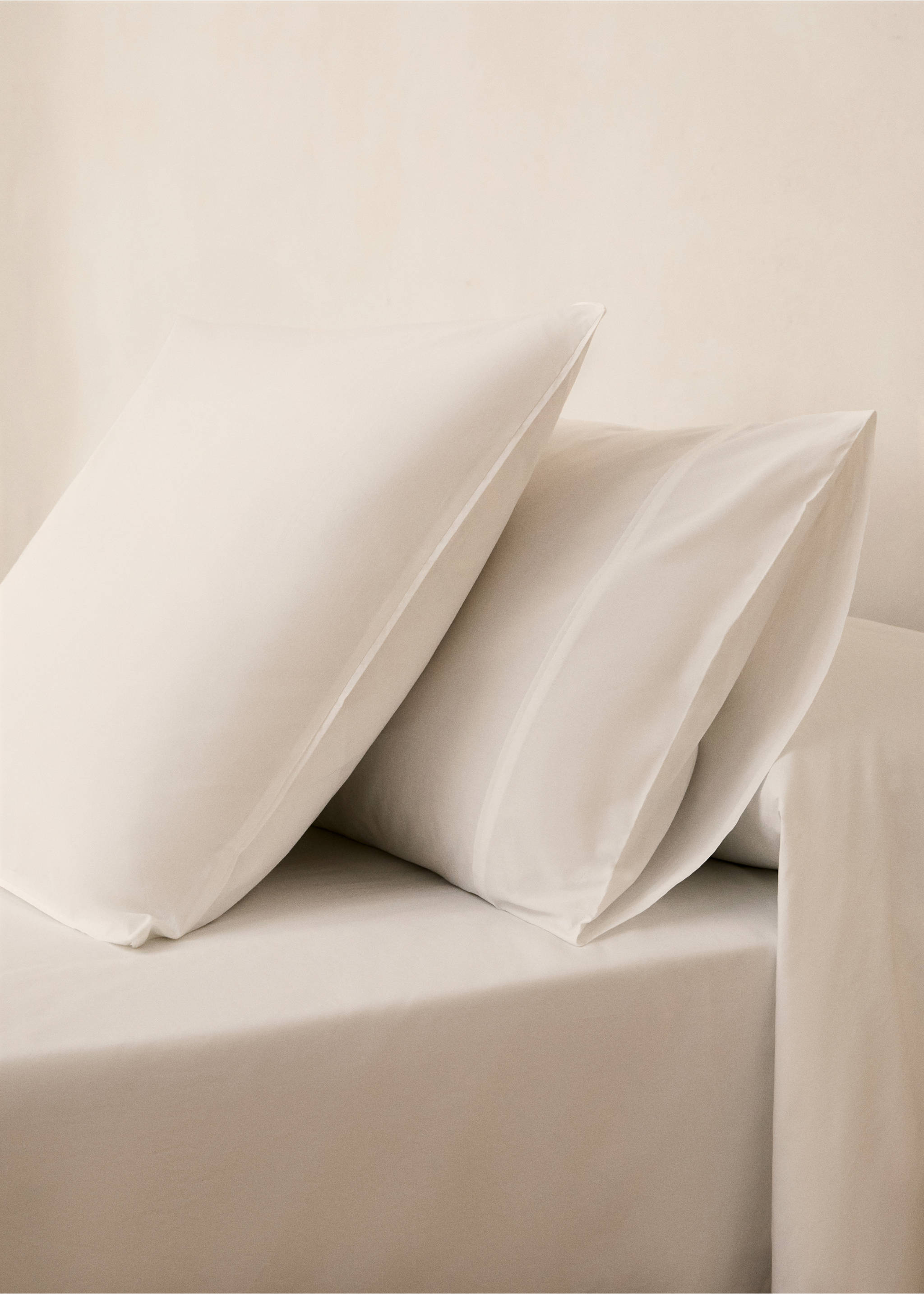 Two 300-thread percale cotton pillowcases 60x60 cm - General plane, Ecru. Ref: 17021558-00.