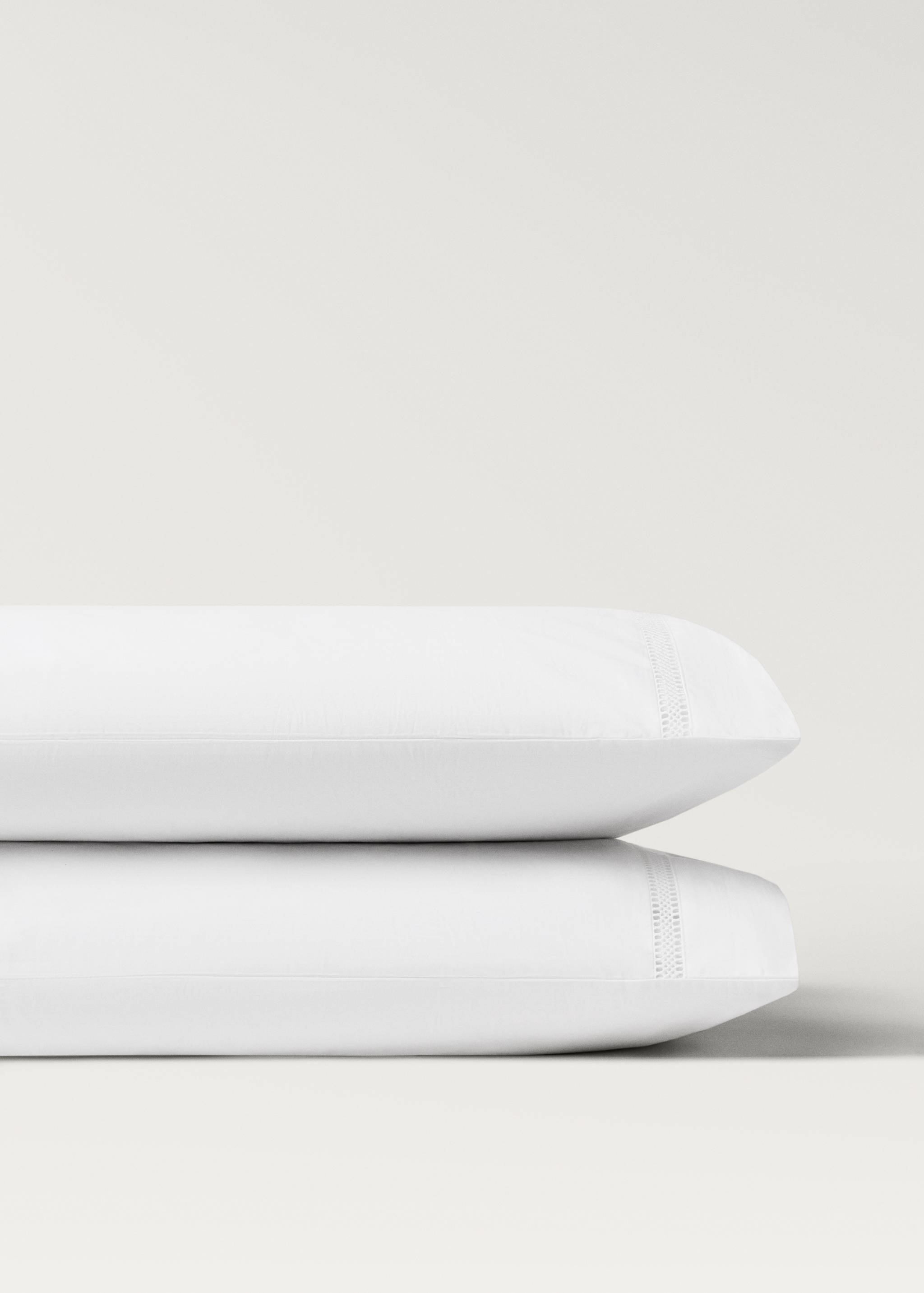 Two cotton percale pillowcases with lace insert 50x75 cm - Details of the article 1