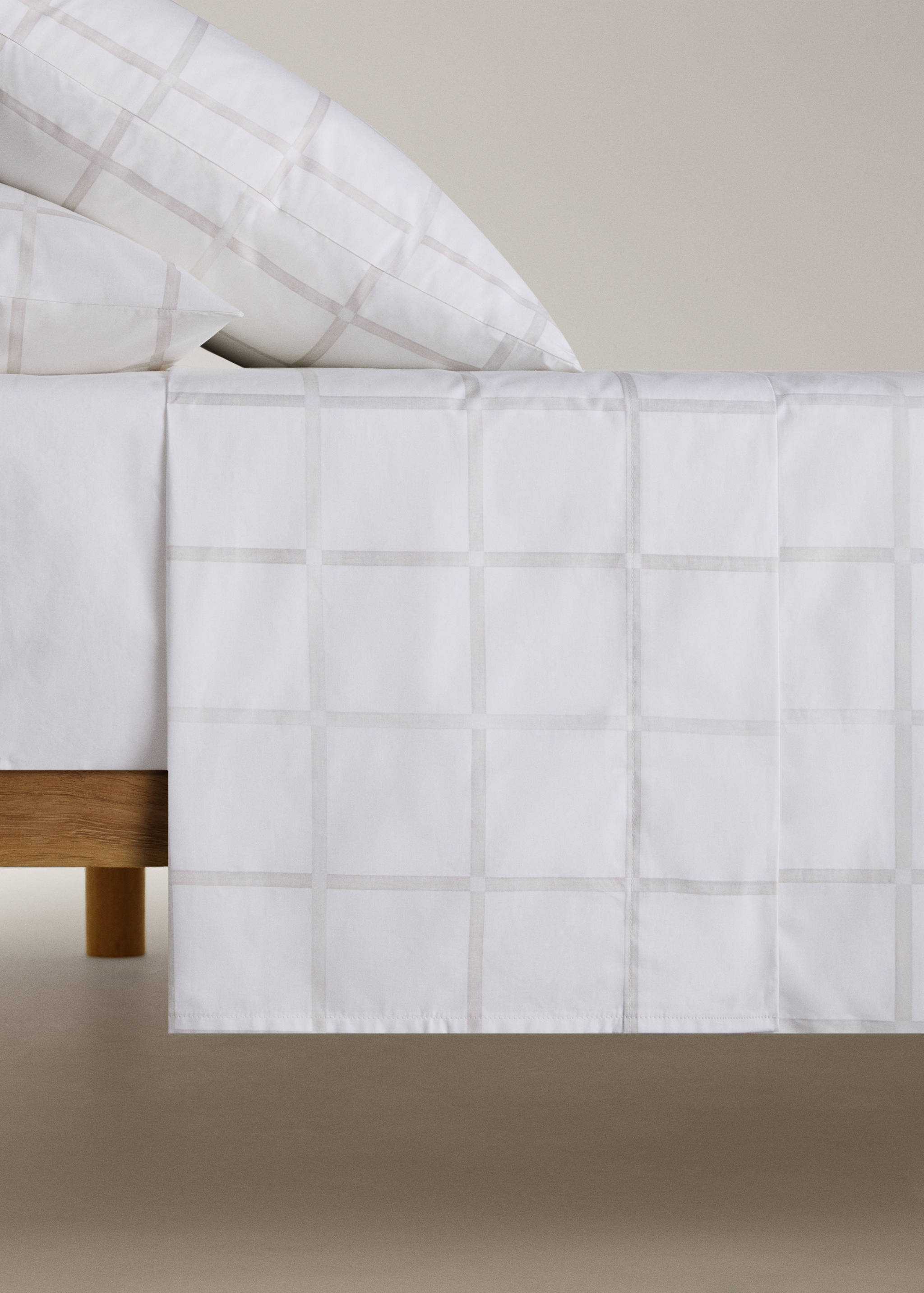 Percale cotton top sheet with a check print for 90 cm bed - Article without model