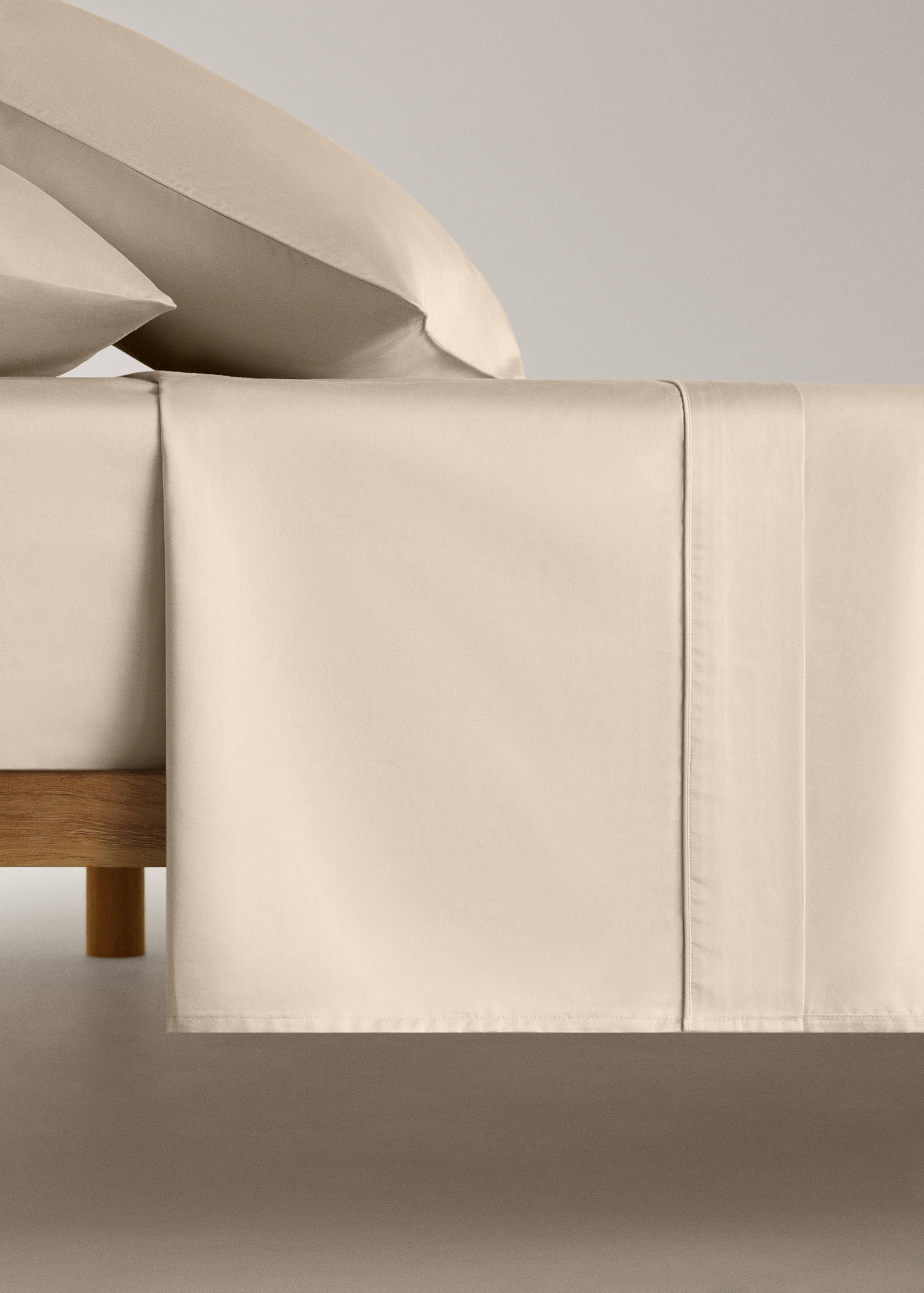 600-thread satin cotton top sheet with trim for 200 cm bed - Article without model
