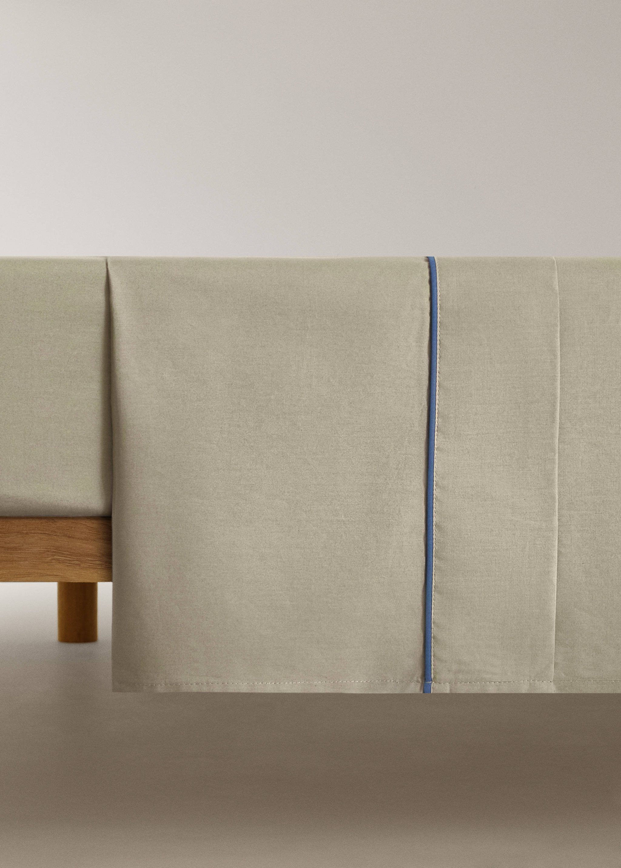 Reversible percale cotton top sheet with contrasting piping for 90 cm bed - Article without model
